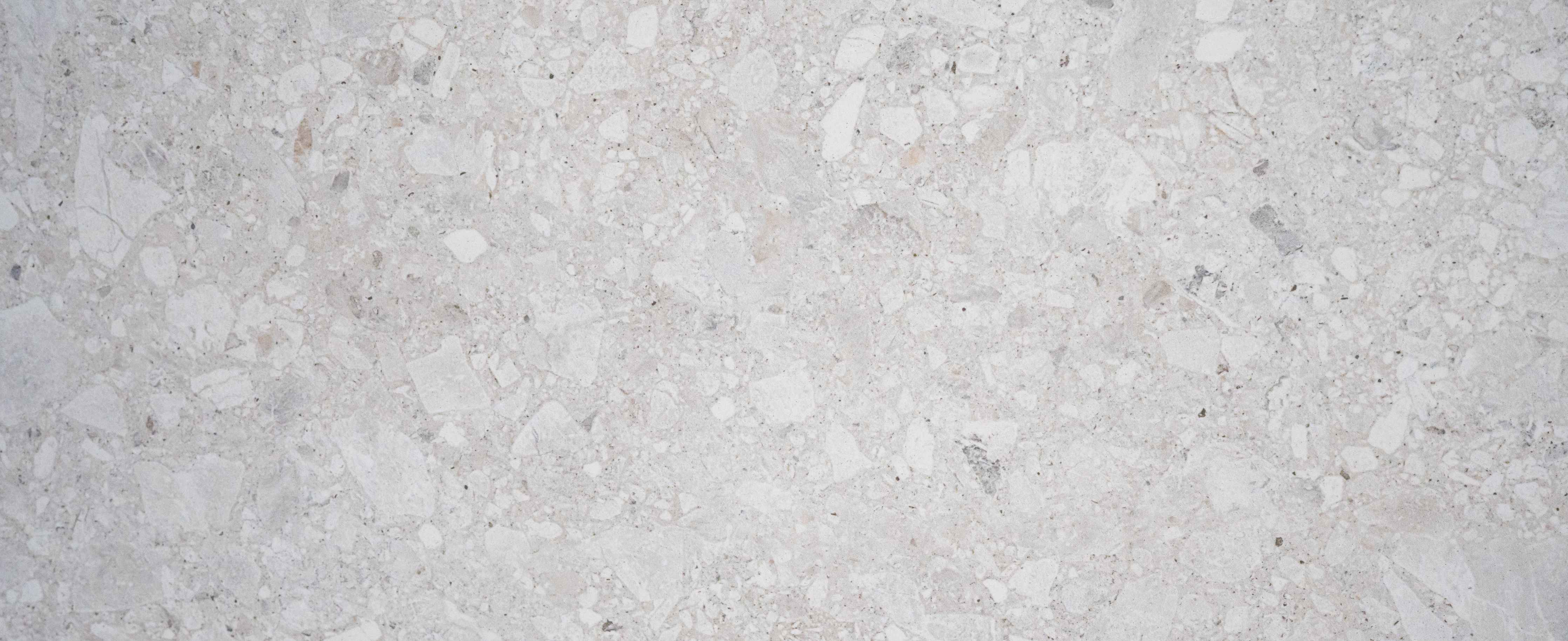 Badewannen-Rückwand-Hellgraue Betonoptik mit feiner Struktur