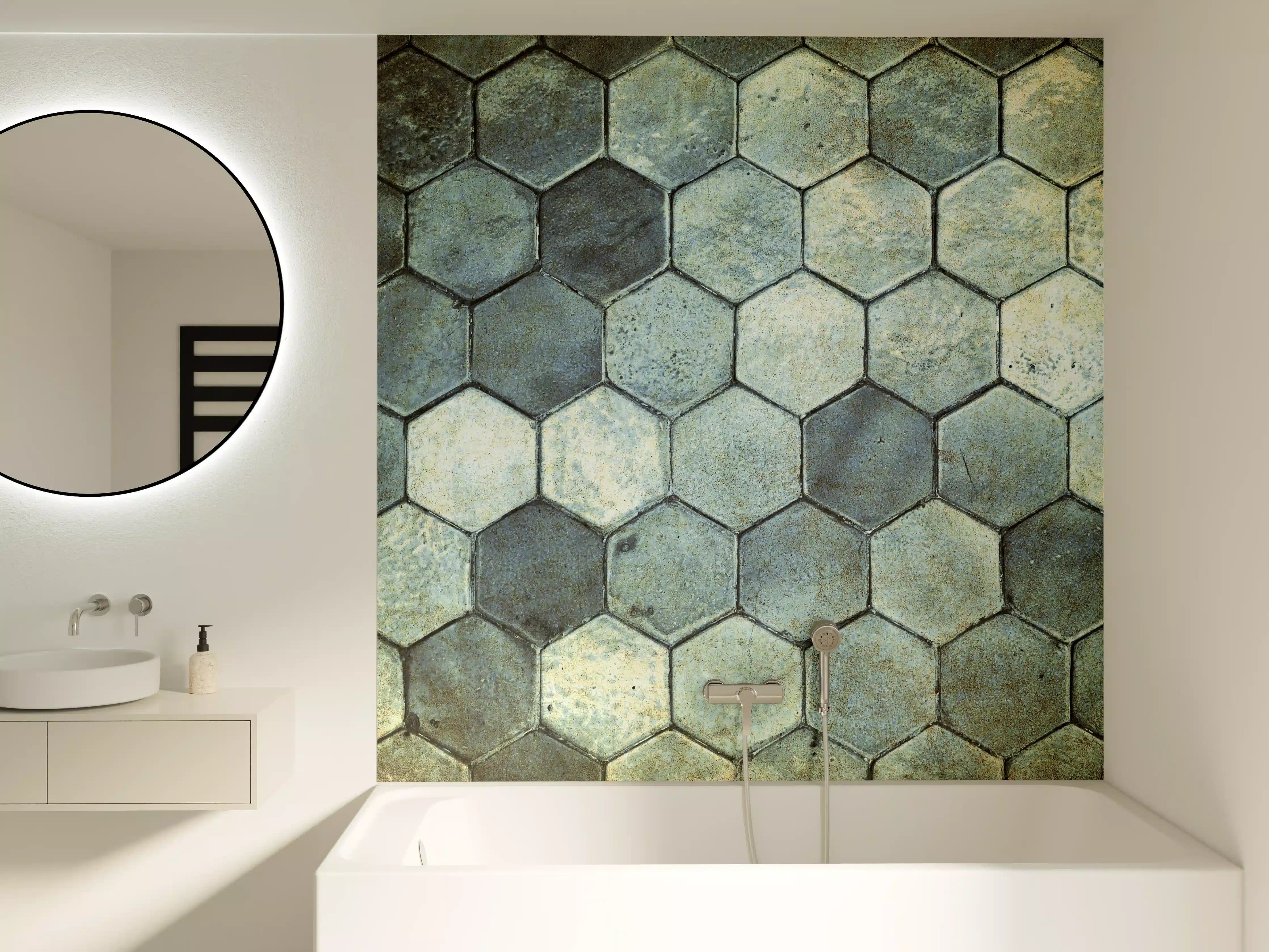 Badewannen-Rückwand - Hexagonale Fliesen in Vintage-Optik