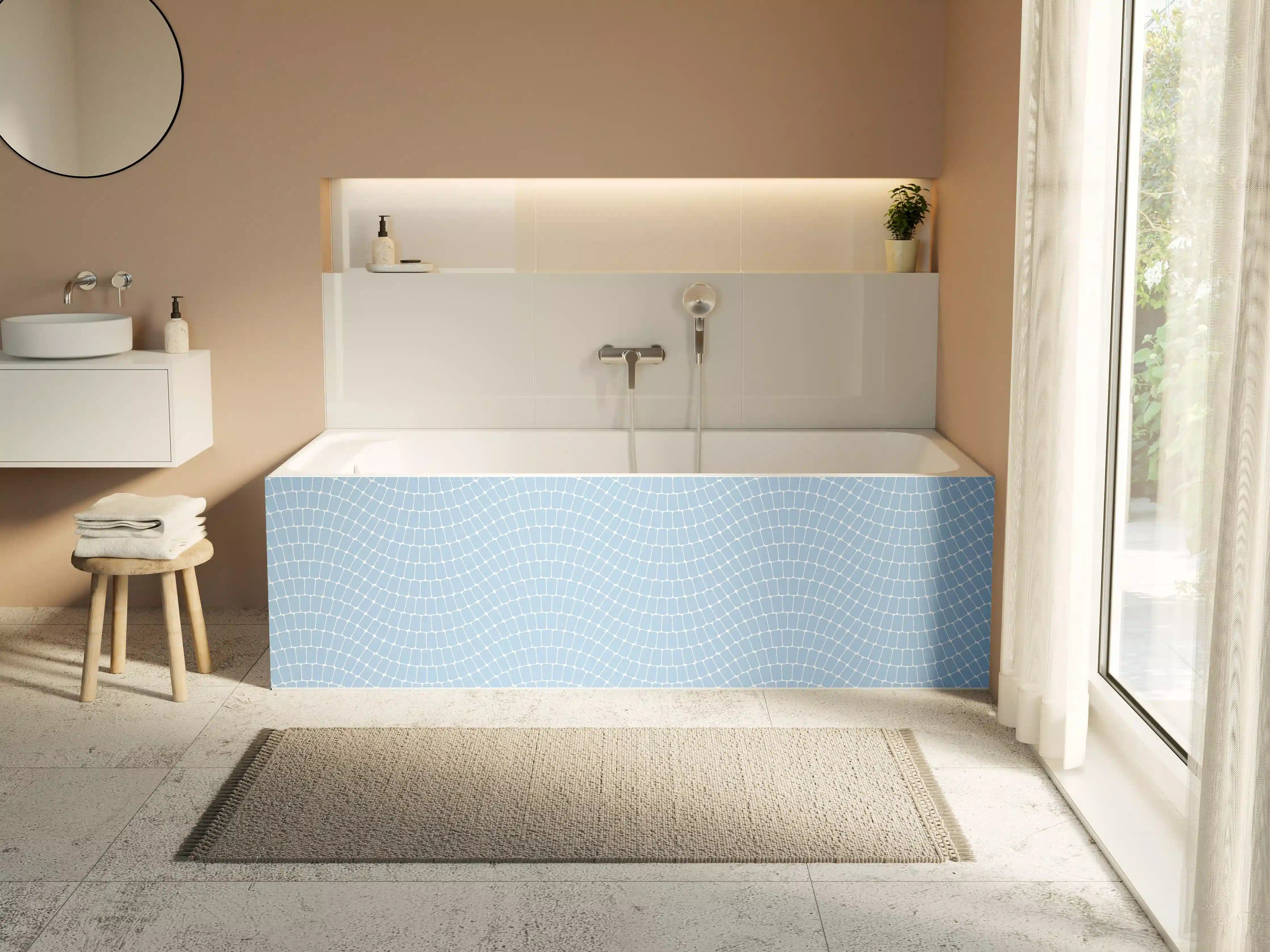 Badewannen-Rückwand - Himmel mit sanften Wellen in Hellblau und Weiß