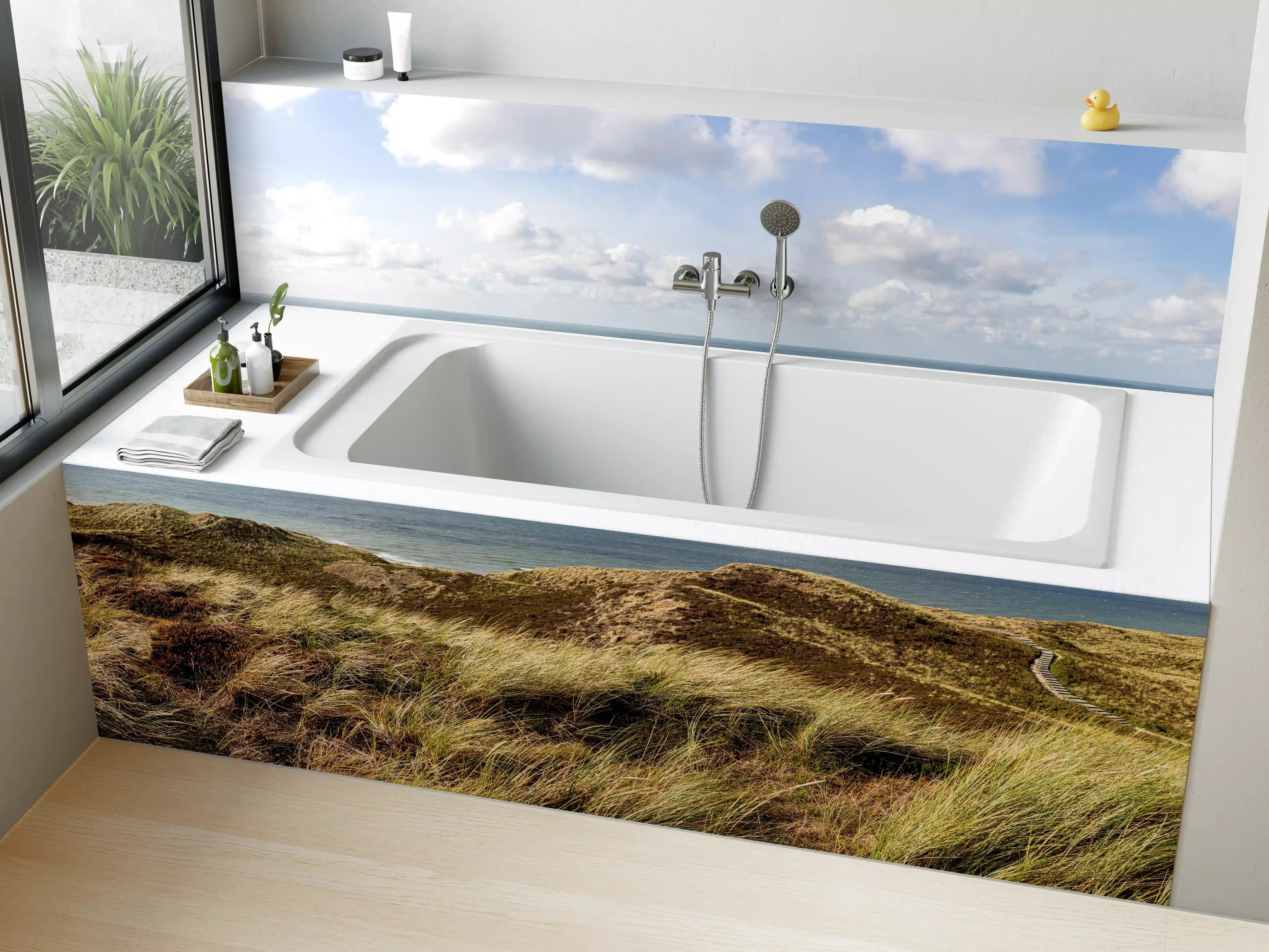 Badewannen-Rückwand - Idyllische Küstenlandschaft mit sanften Hügeln