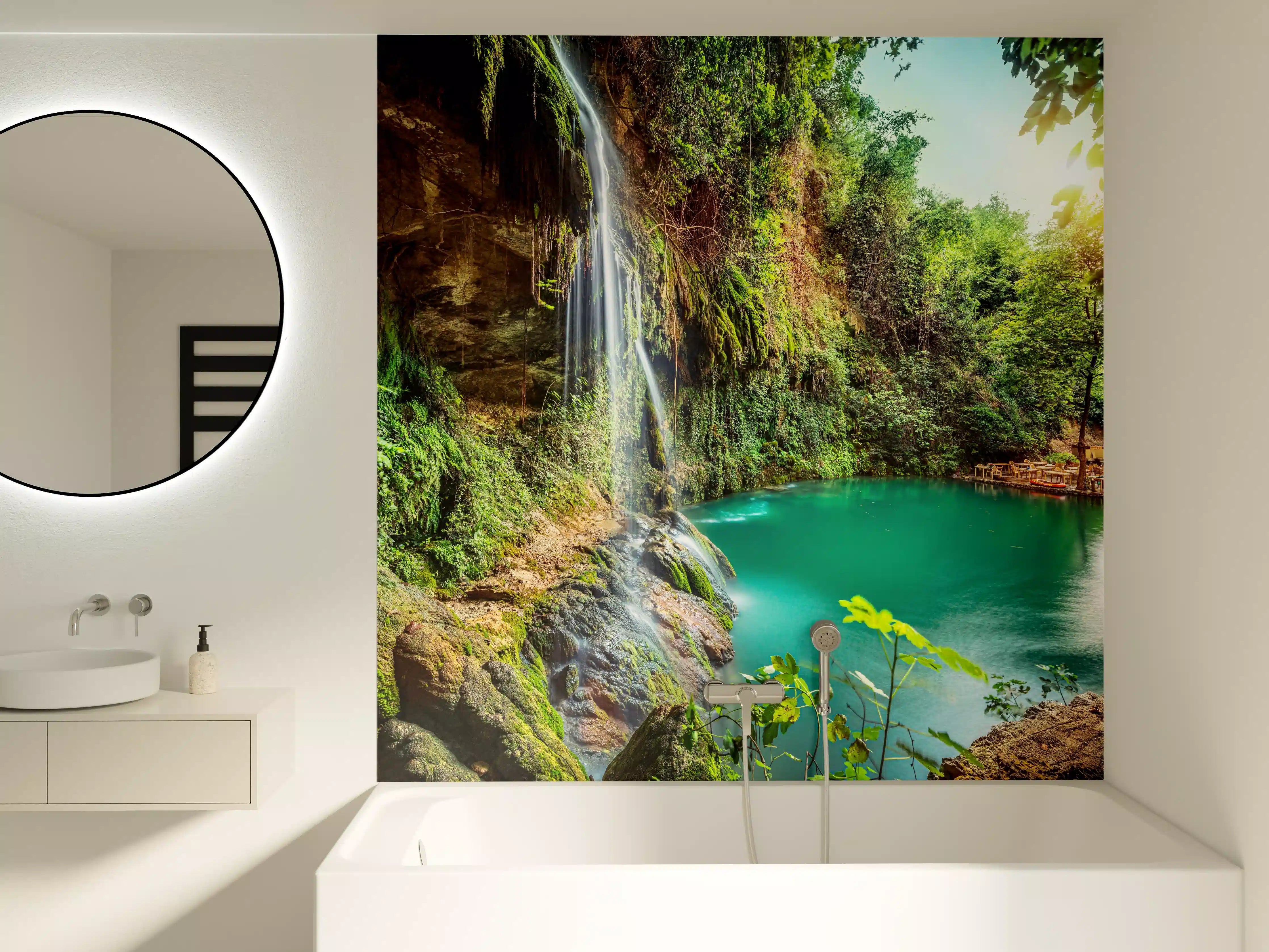 Badewannen-Rückwand - Kaskade mit klarem Bach im Libanon