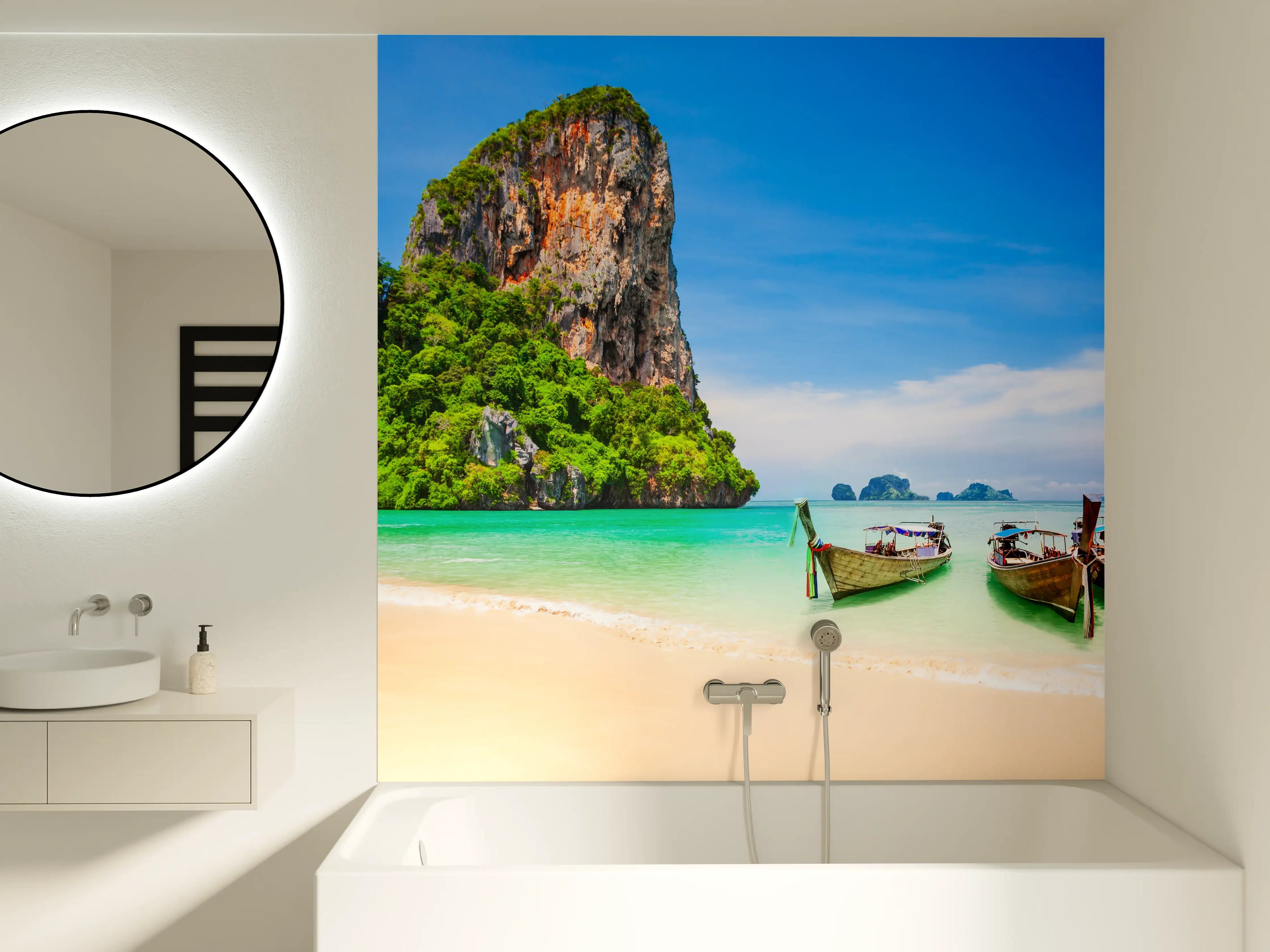 Badewannen-Rückwand - Klarwasserstrand in Thailand