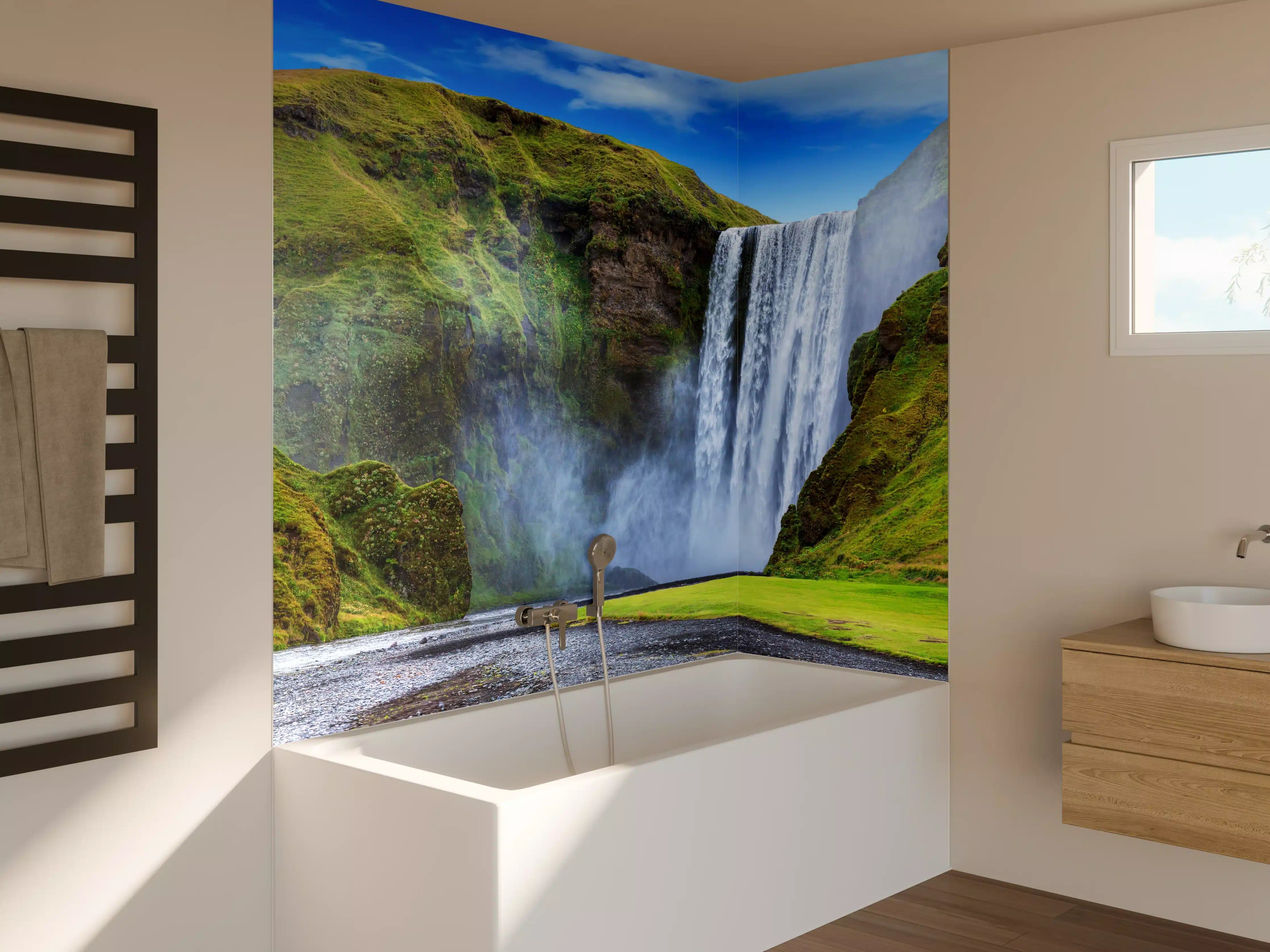 Badewannen-Rückwand - Kraftvoller Wasserfall