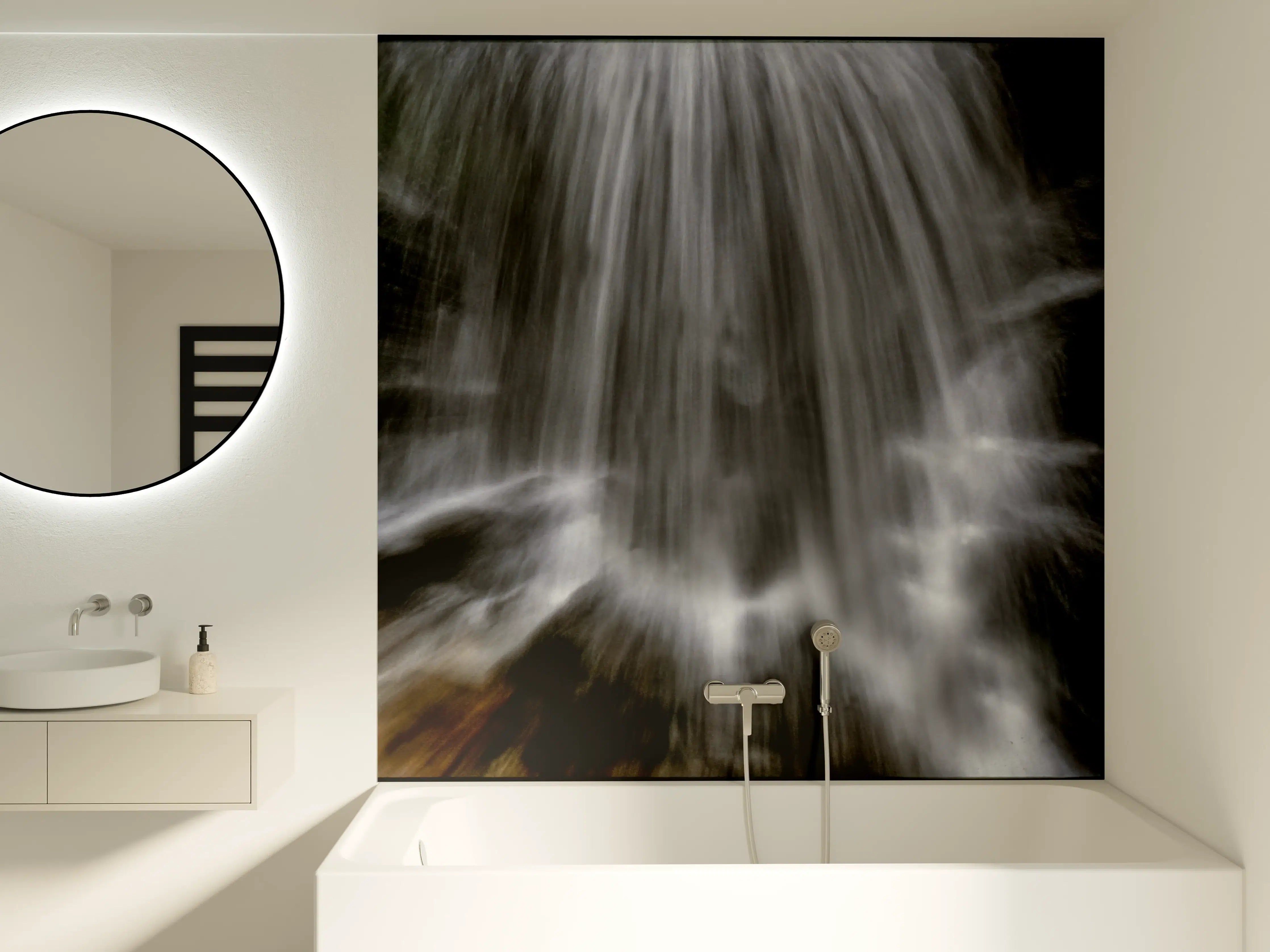 Badewannen-Rückwand - Kunstvoller Wasserfall