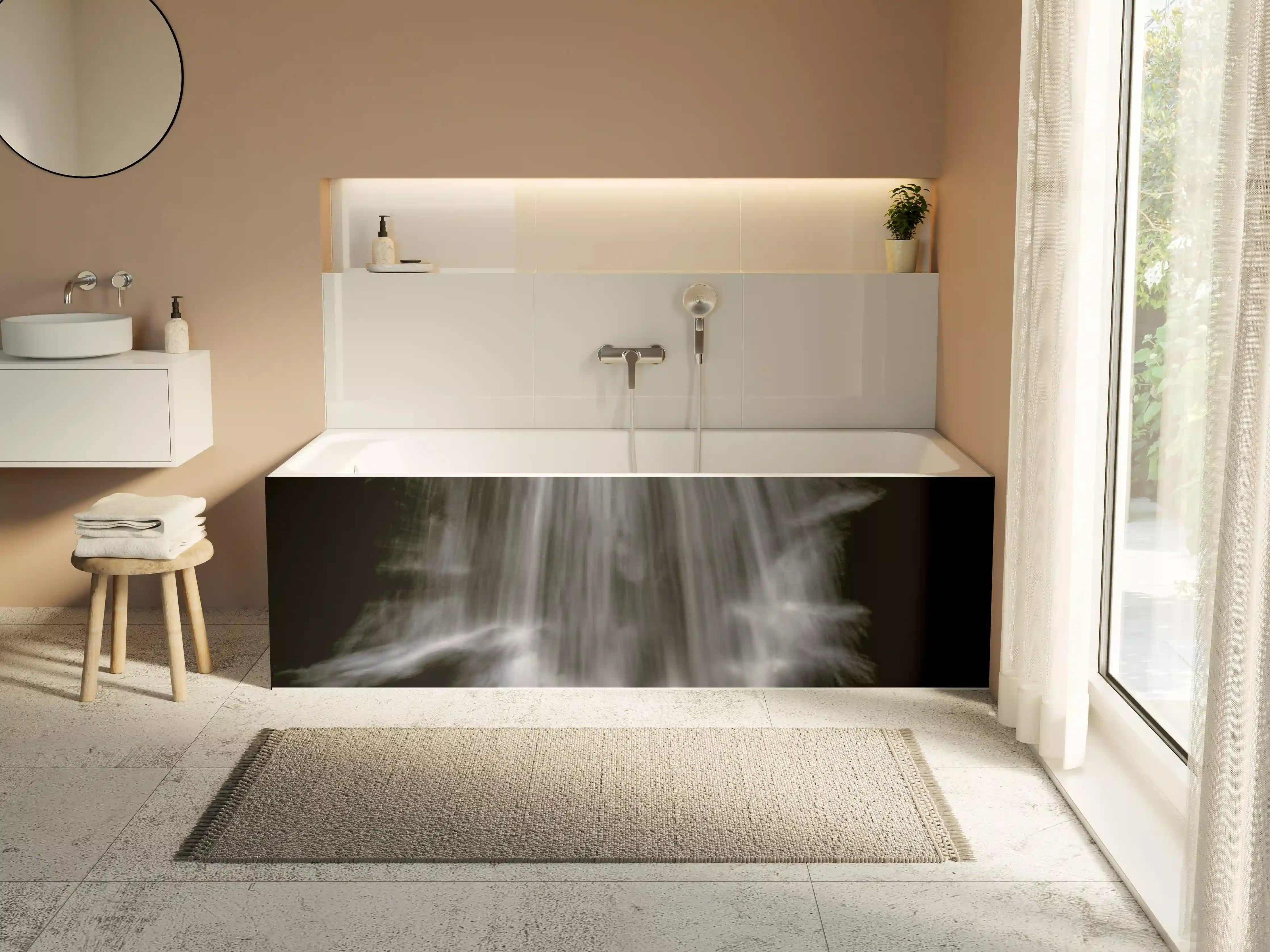 Badewannen-Rückwand - Kunstvoller Wasserfall