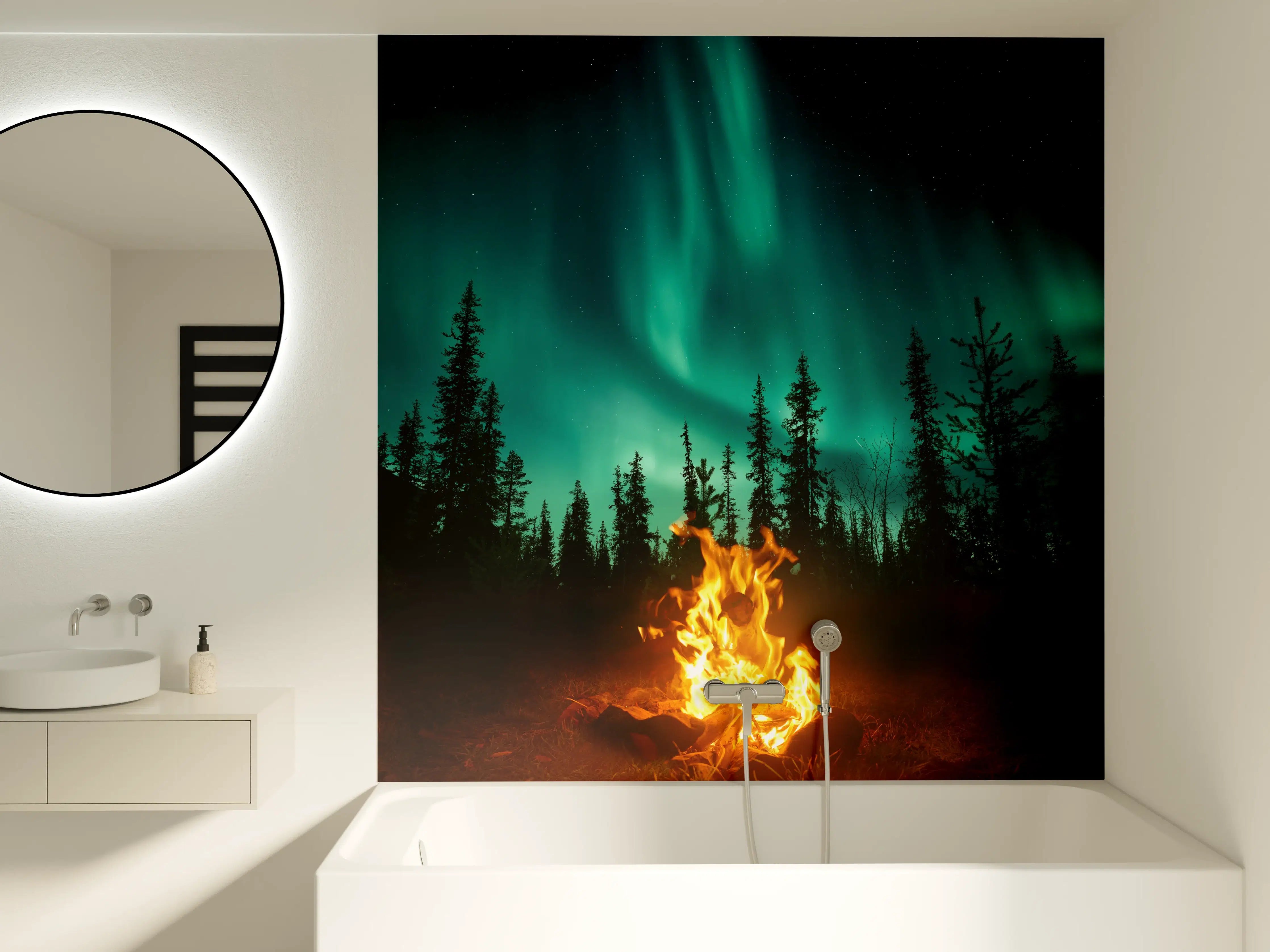 Badewannen-Rückwand - Lagerfeuer mit Nordlichtern in den Wäldern Schwedens