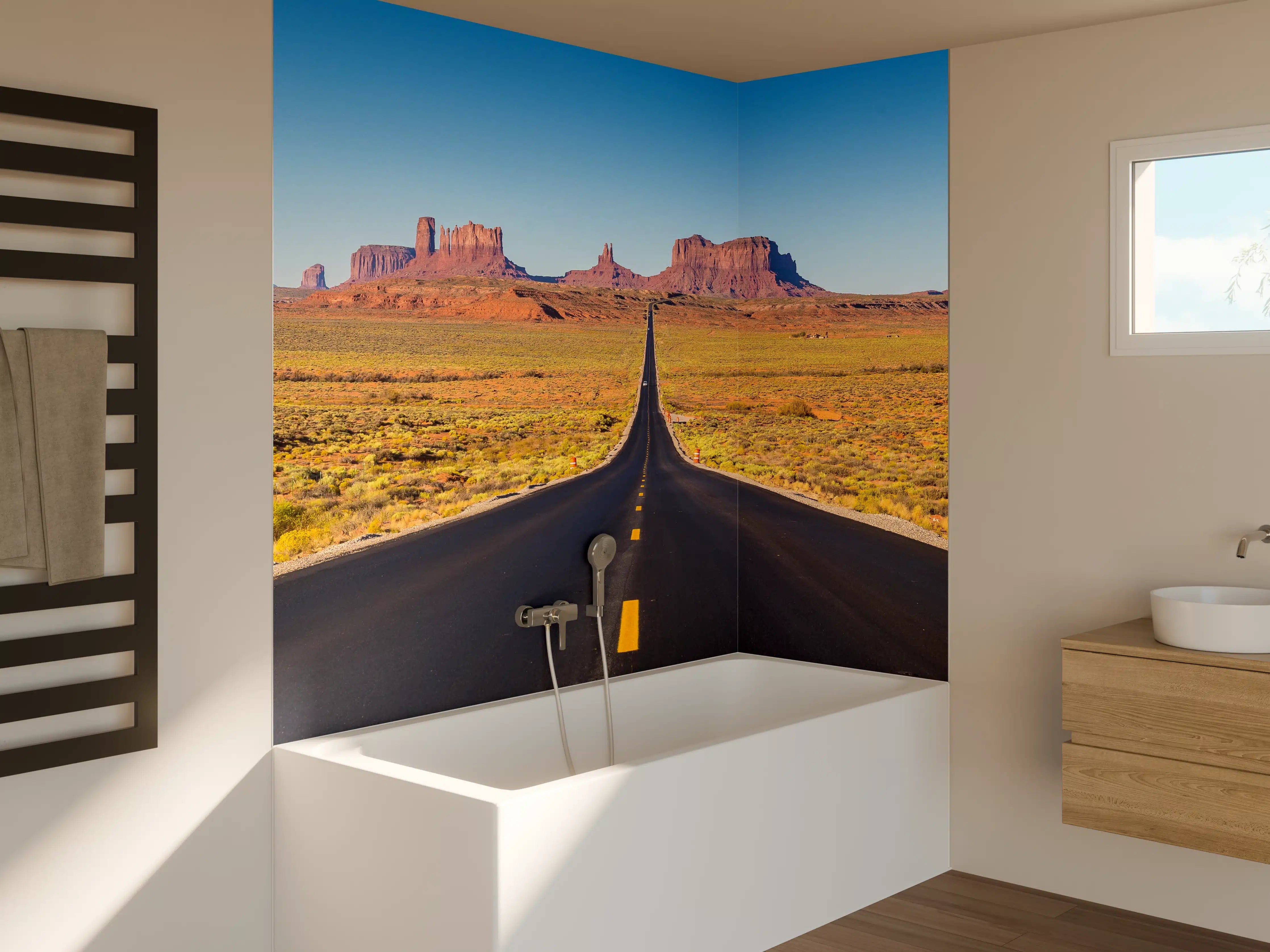 Badewannen-Rückwand - Lange Rennstrecke in der Wüstenlandschaft