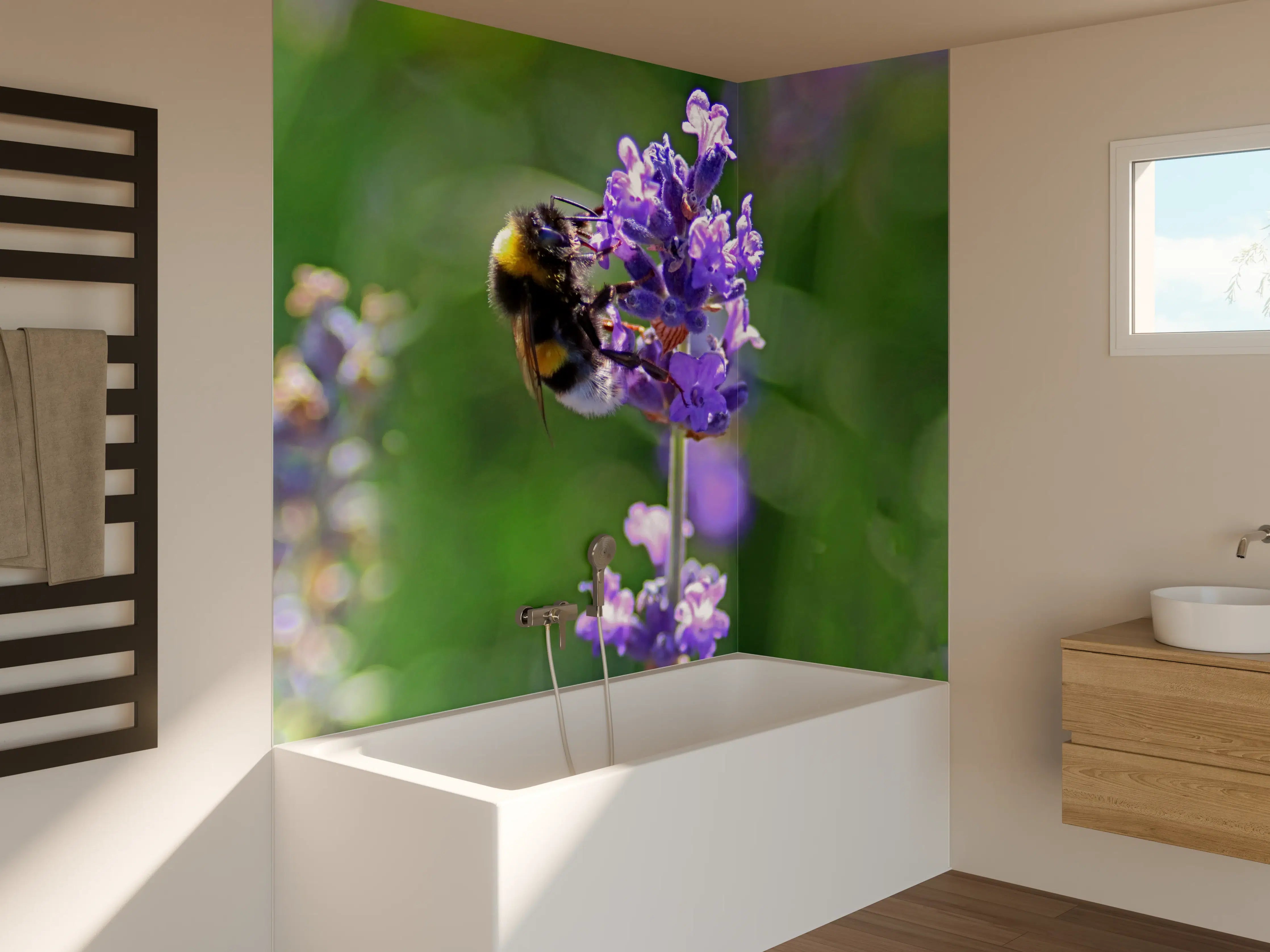 Badewannen-Rückwand - Lavendelblüten mit Hummeln
