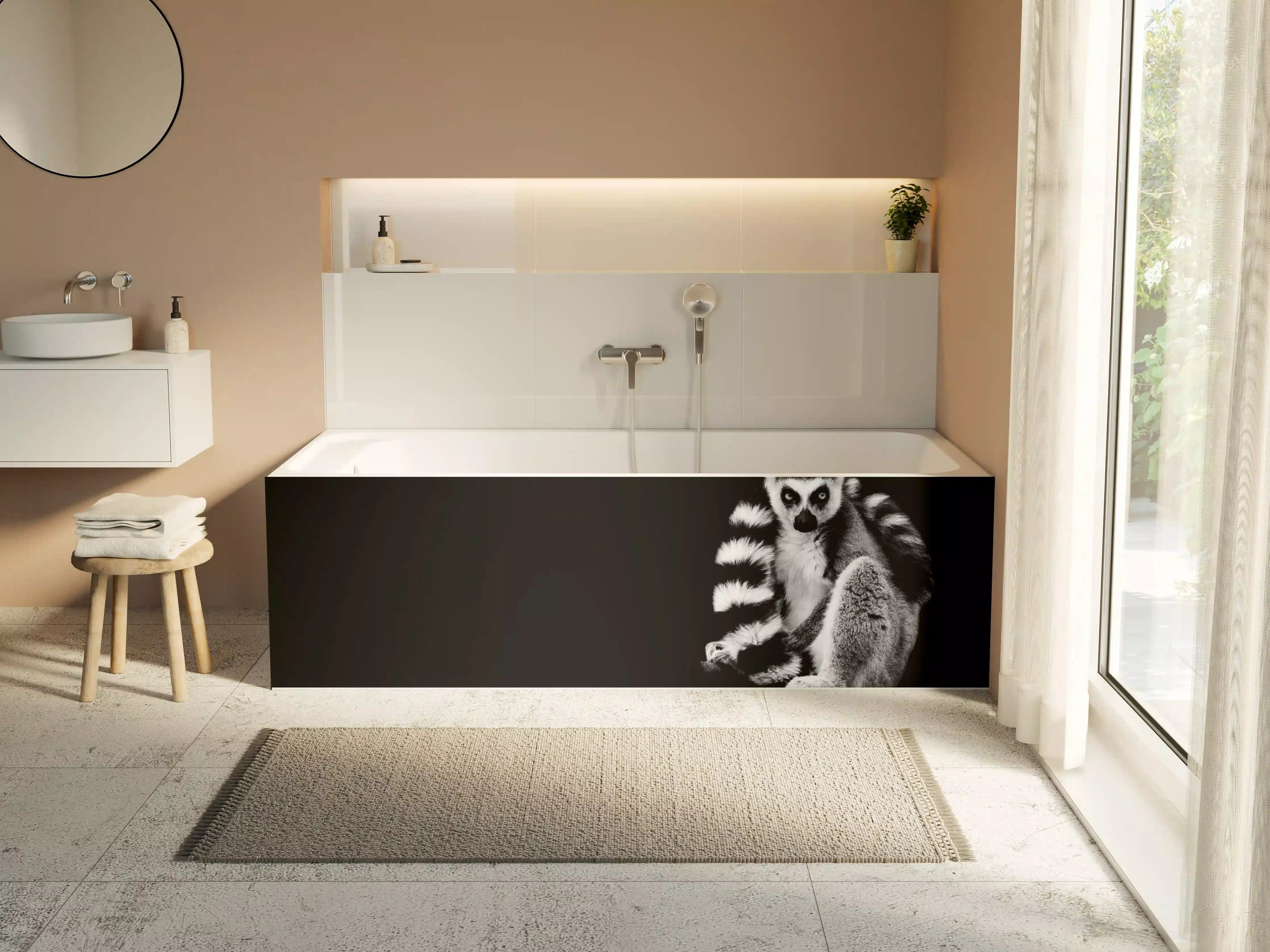 Badewannen-Rückwand - Lemur auf schwarzem Hintergrund