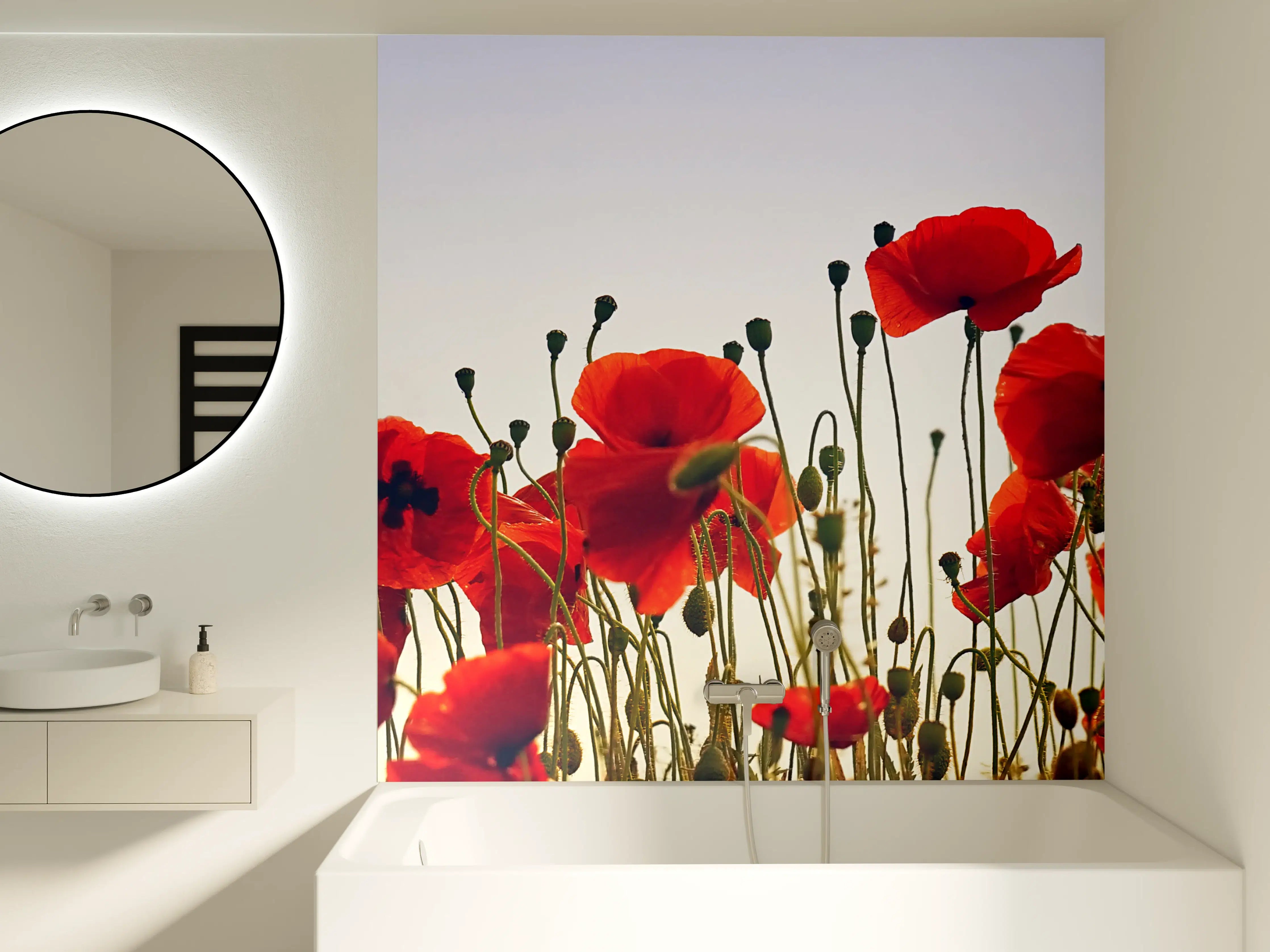 Badewannen-Rückwand - Leuchtend rote Mohnblumen im Feld