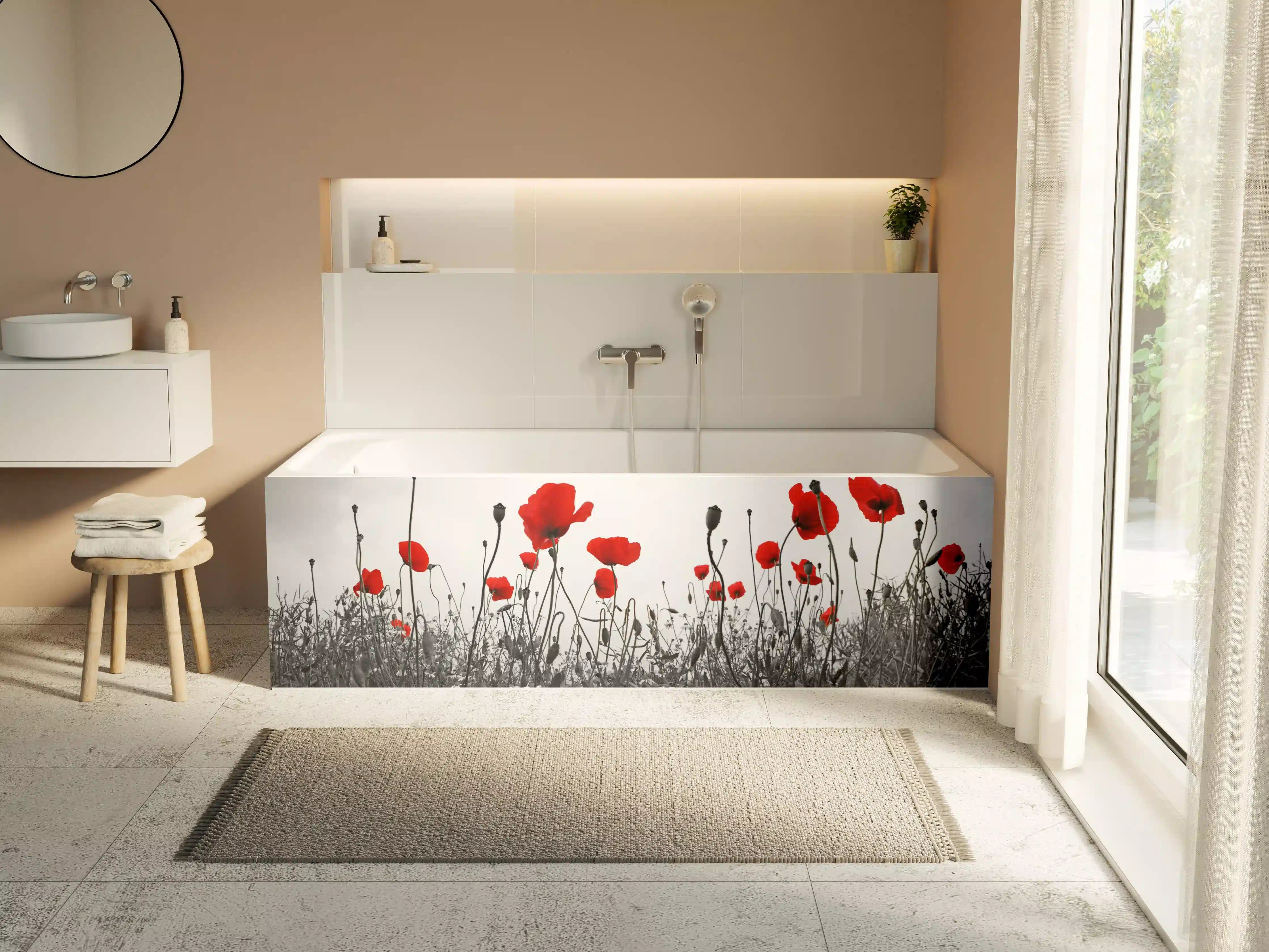 Badewannen-Rückwand - Leuchtend rote Mohnblumen im Schwarz-Weiß-Hintergrund