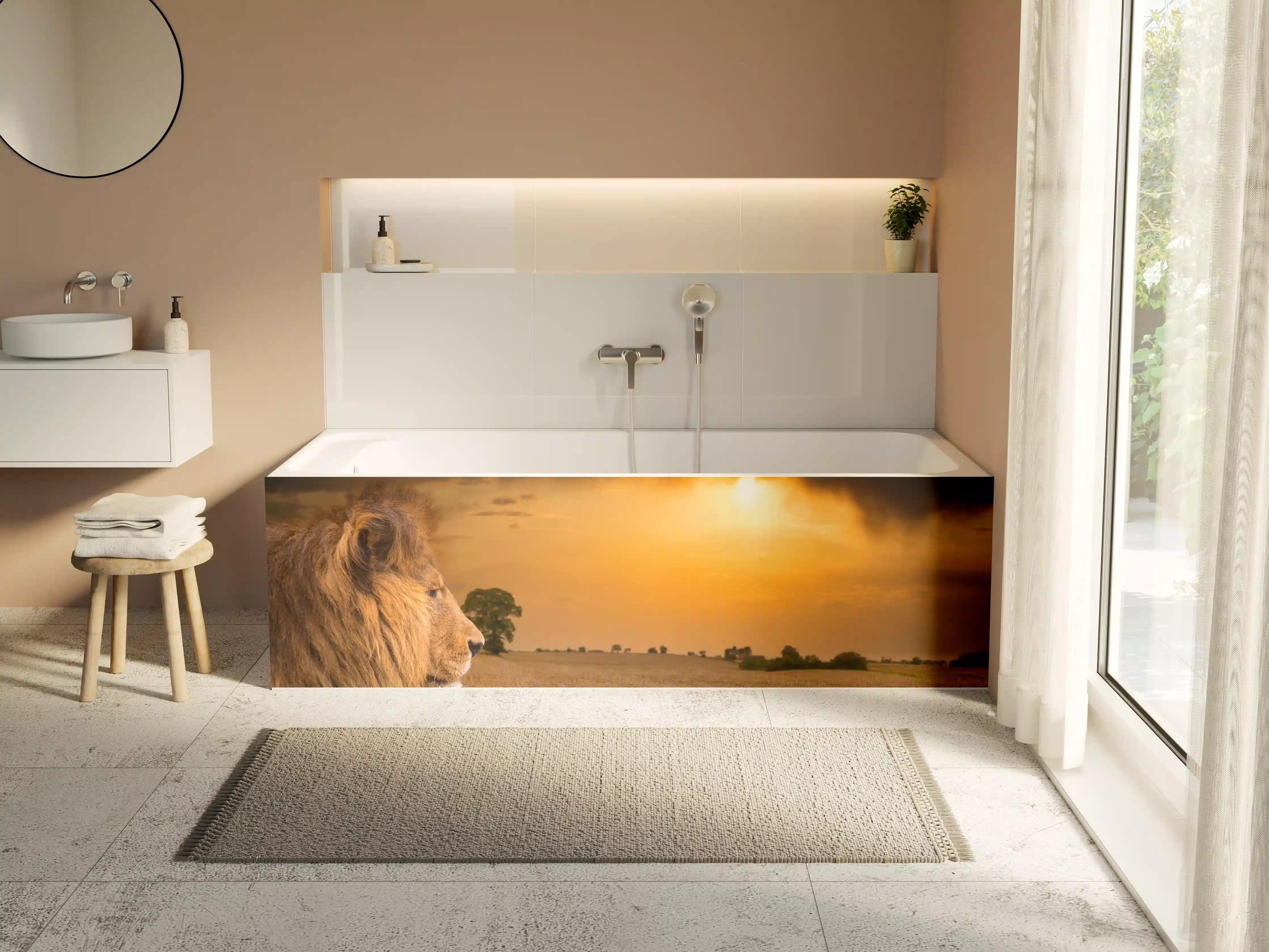 Badewannen-Rückwand - Löwe in Steppe im Sonnenuntergang