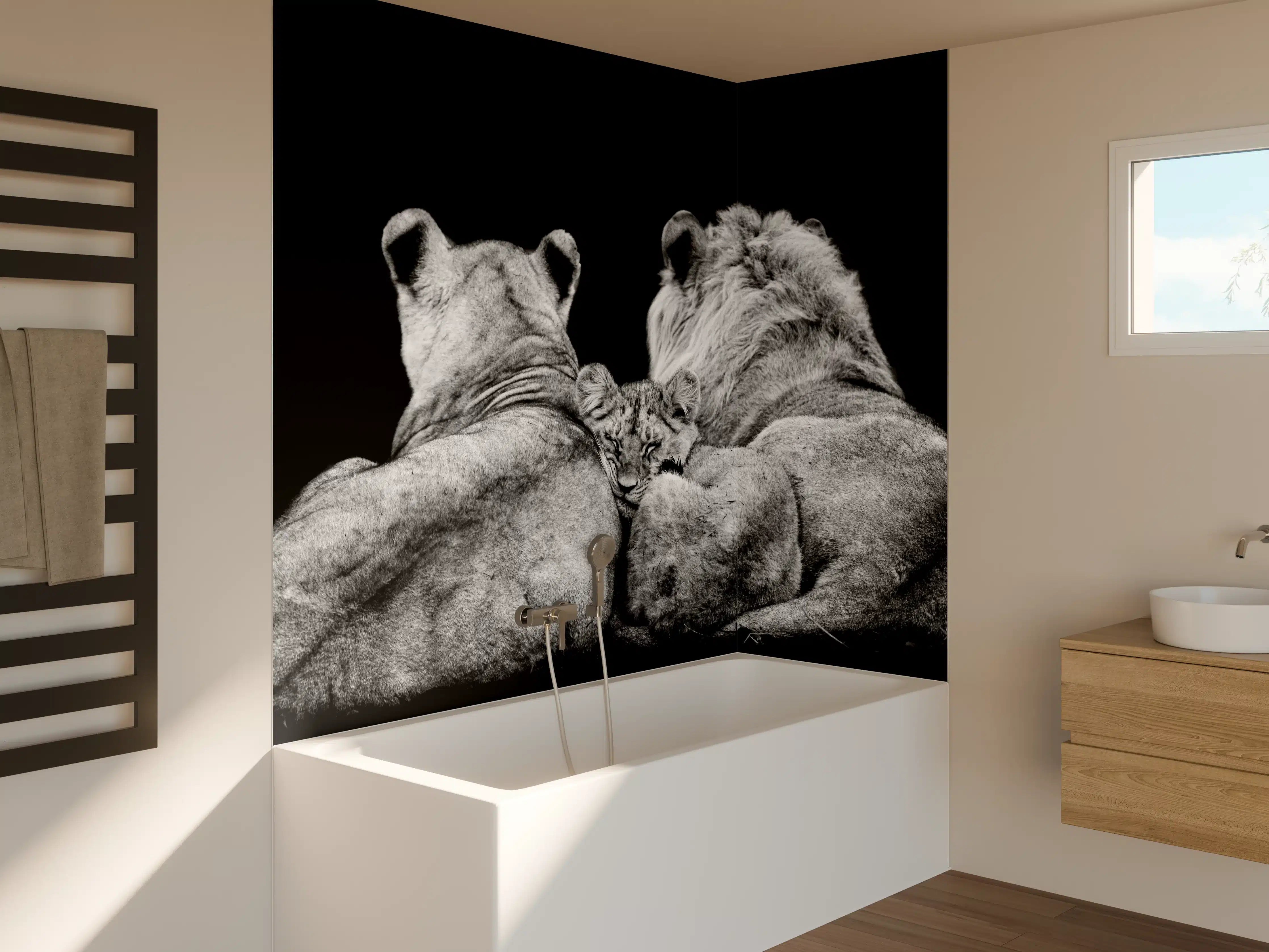 Badewannen-Rückwand - Löwenfamilie liegend mit schwarzem Hintergrund