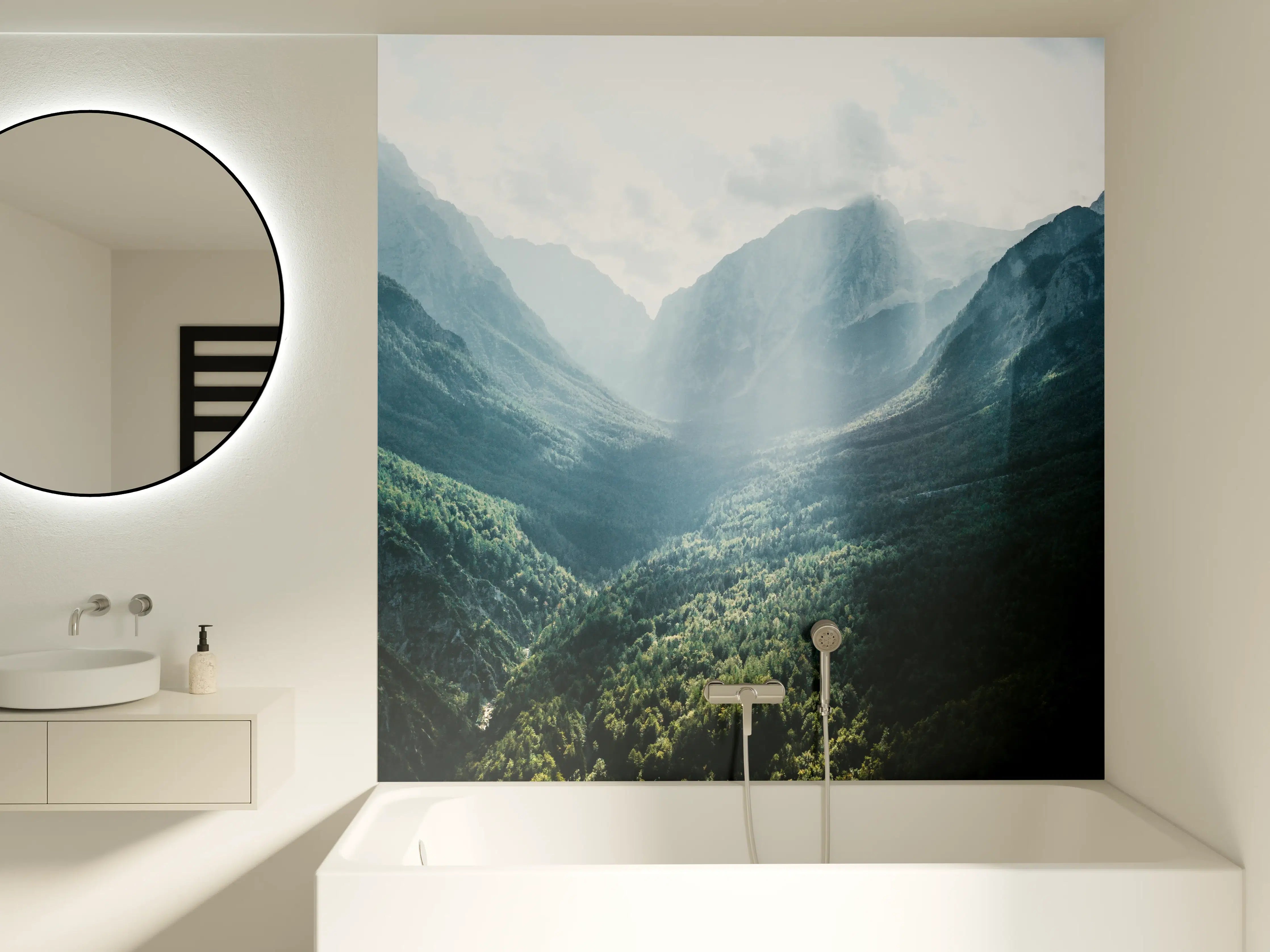 Badewannen-Rückwand - Majestätische Berglandschaft in Sonnenlicht