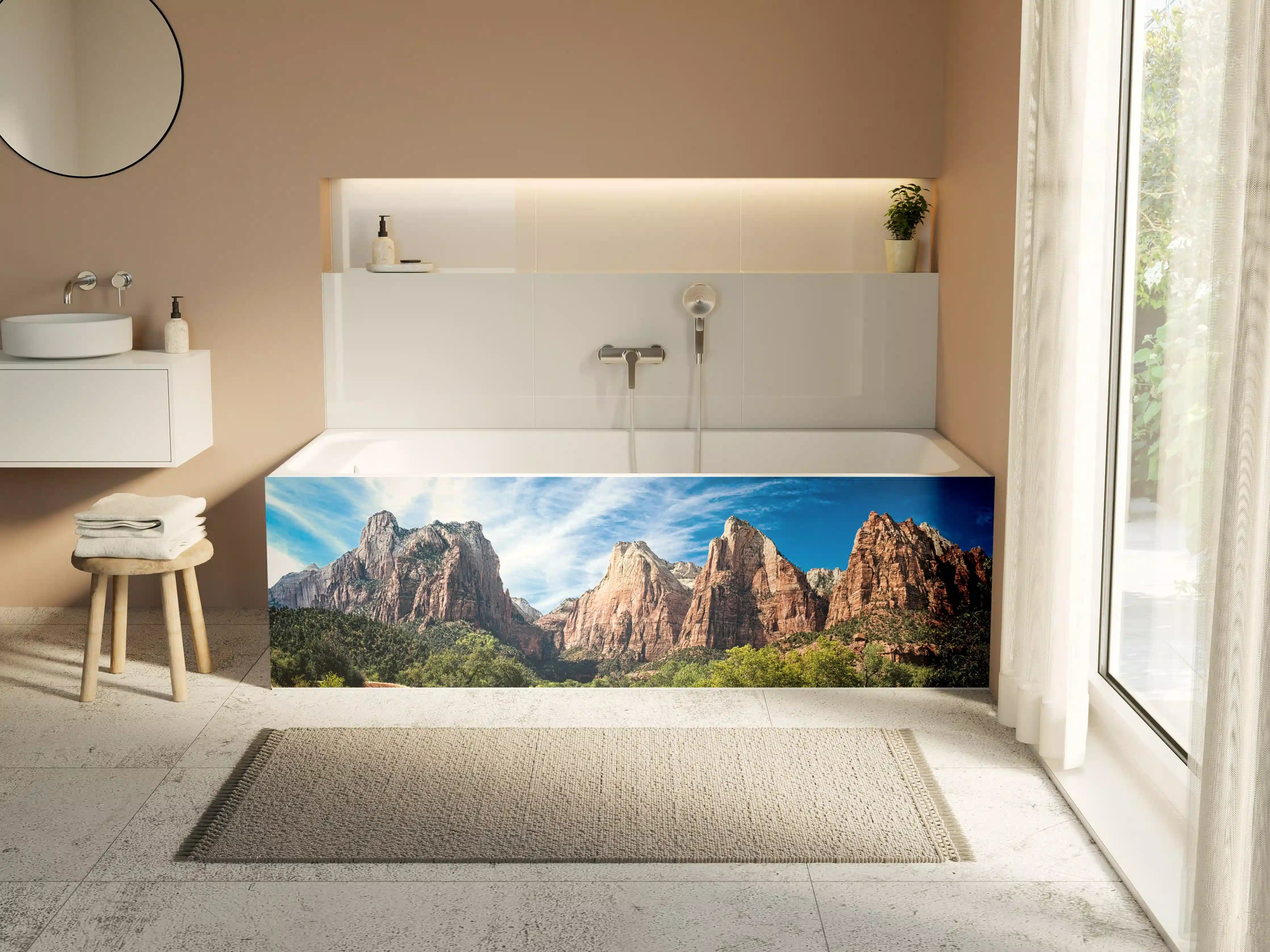 Badewannen-Rückwand - Majestätische Berglandschaft in sonnigem Himmel