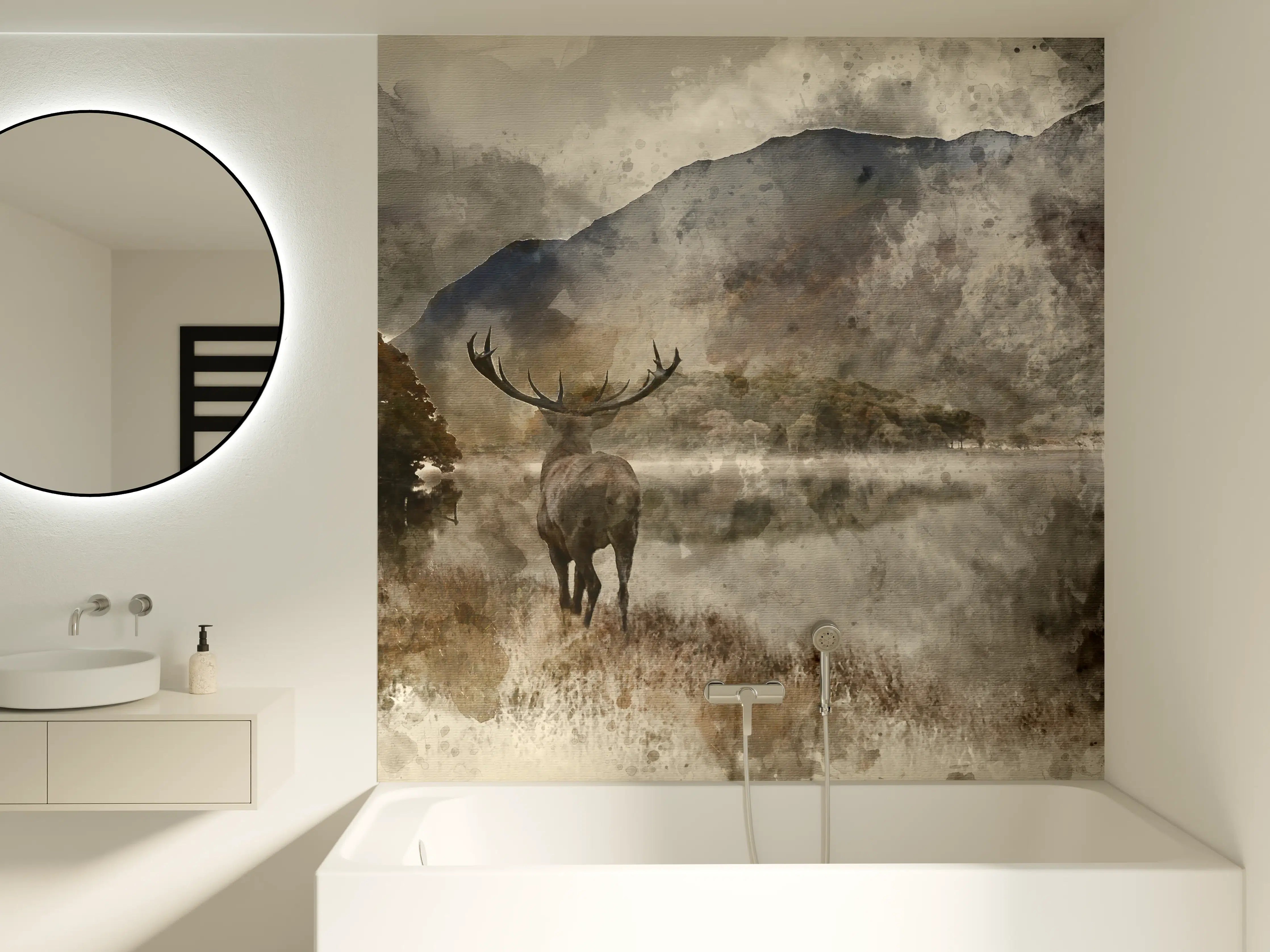 Badewannen-Rückwand - Majestätischer Hirsch in nebliger Berglandschaft