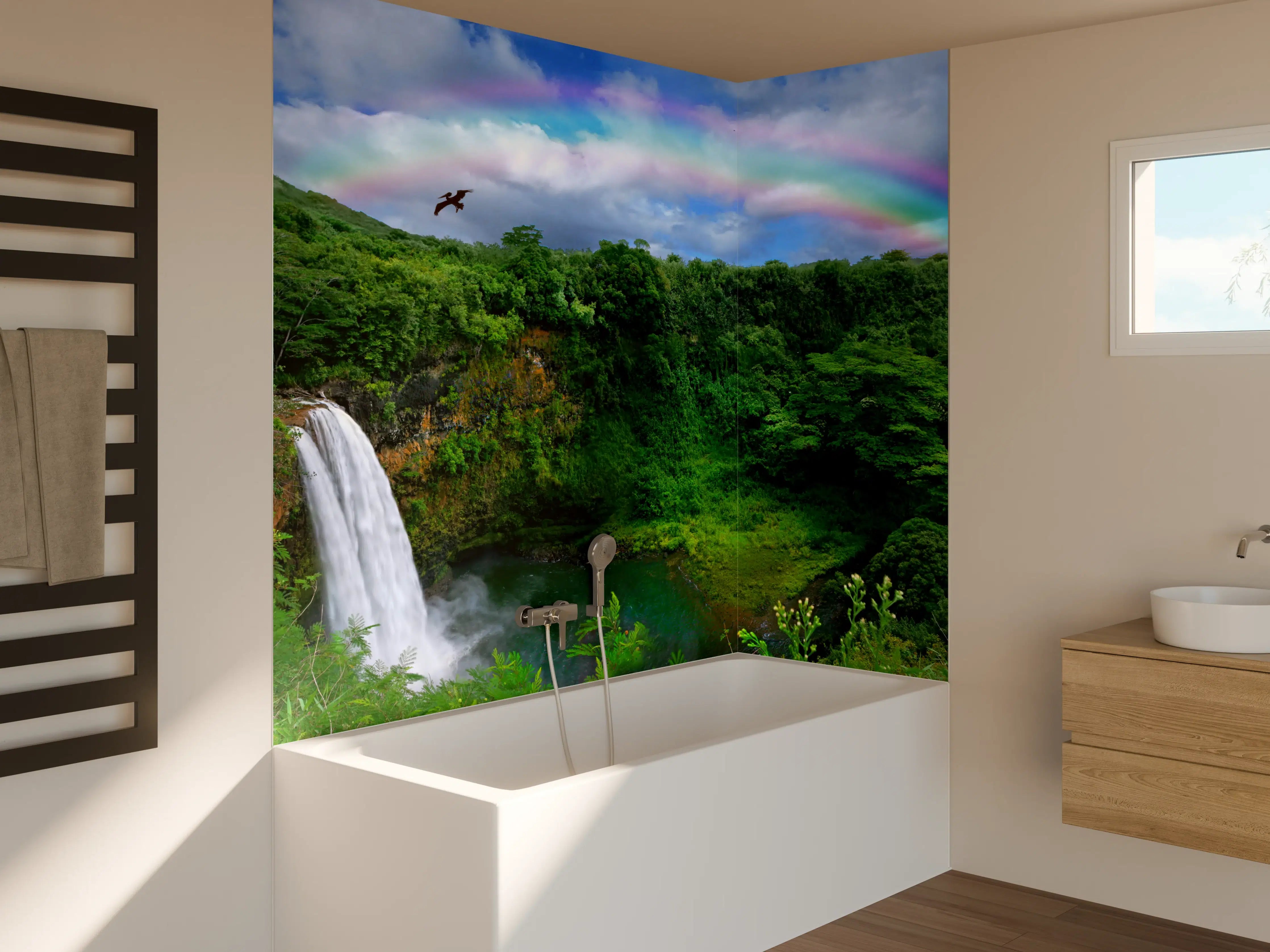 Badewannen-Rückwand - Majestätischer Wasserfall im Grünen mit Regenbogen