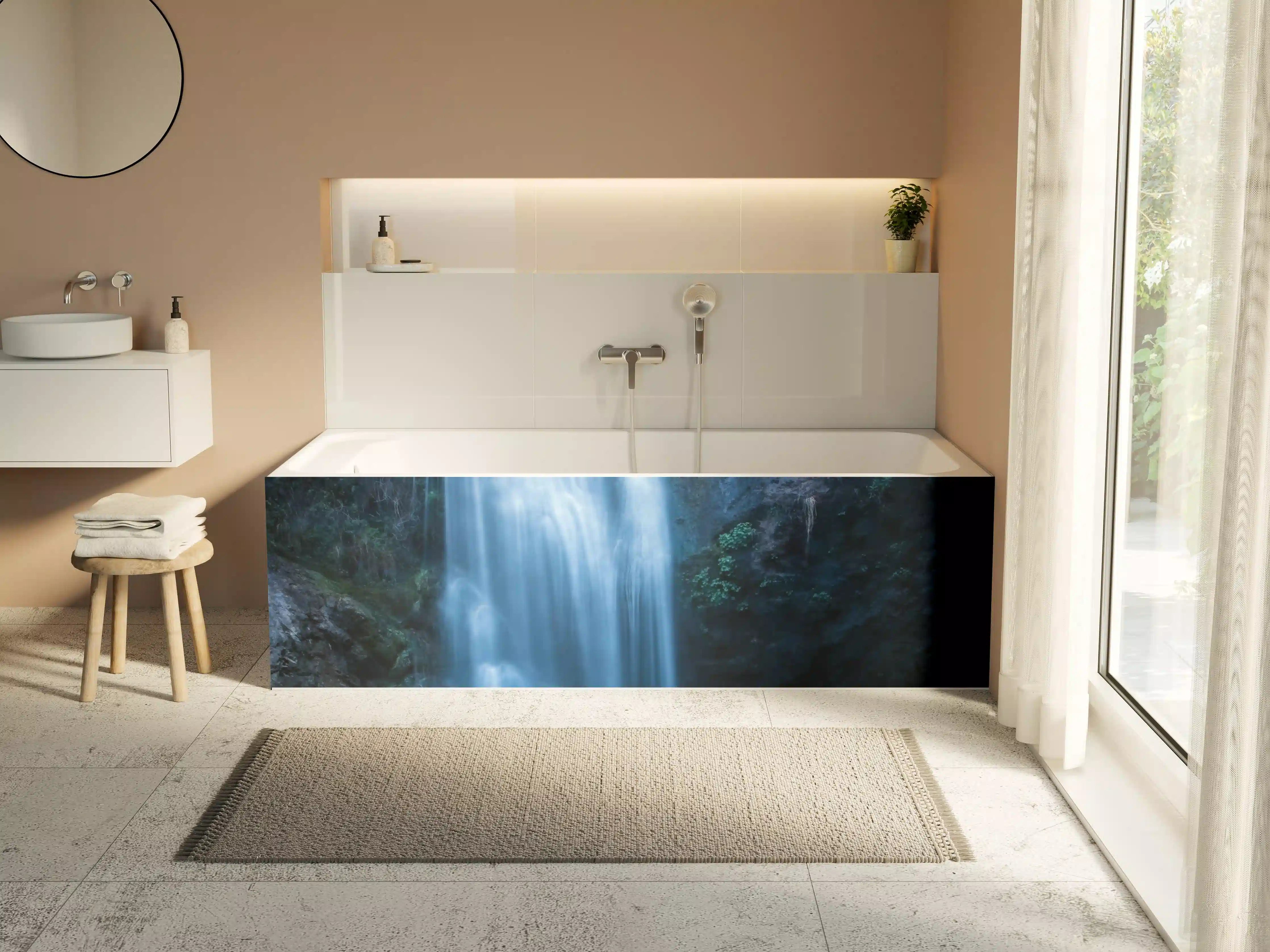 Badewannen-Rückwand - Majestätischer Wasserfall in Naturidyll