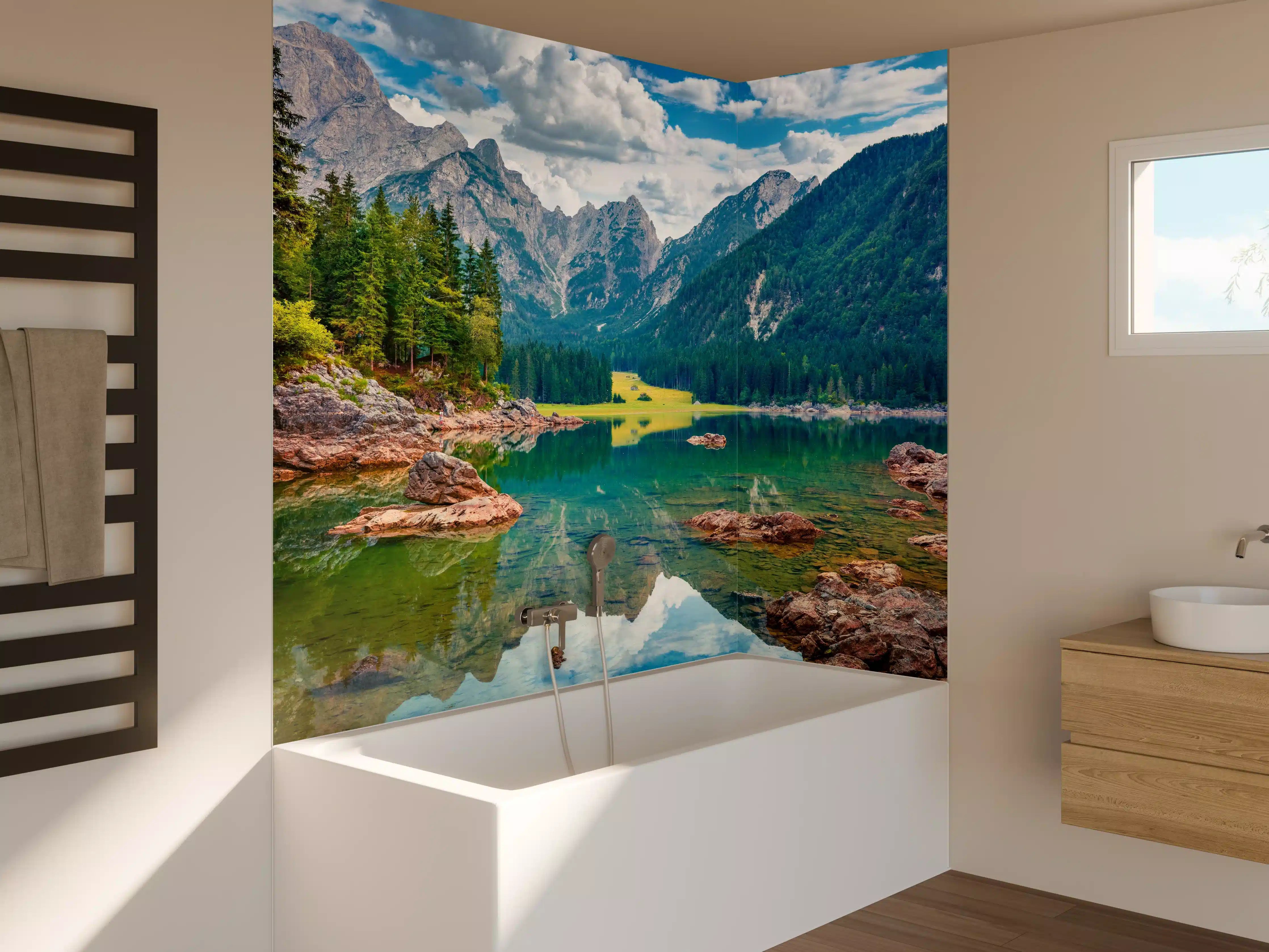Badewannen-Rückwand - Malerische Sommeransicht des Fusine Sees