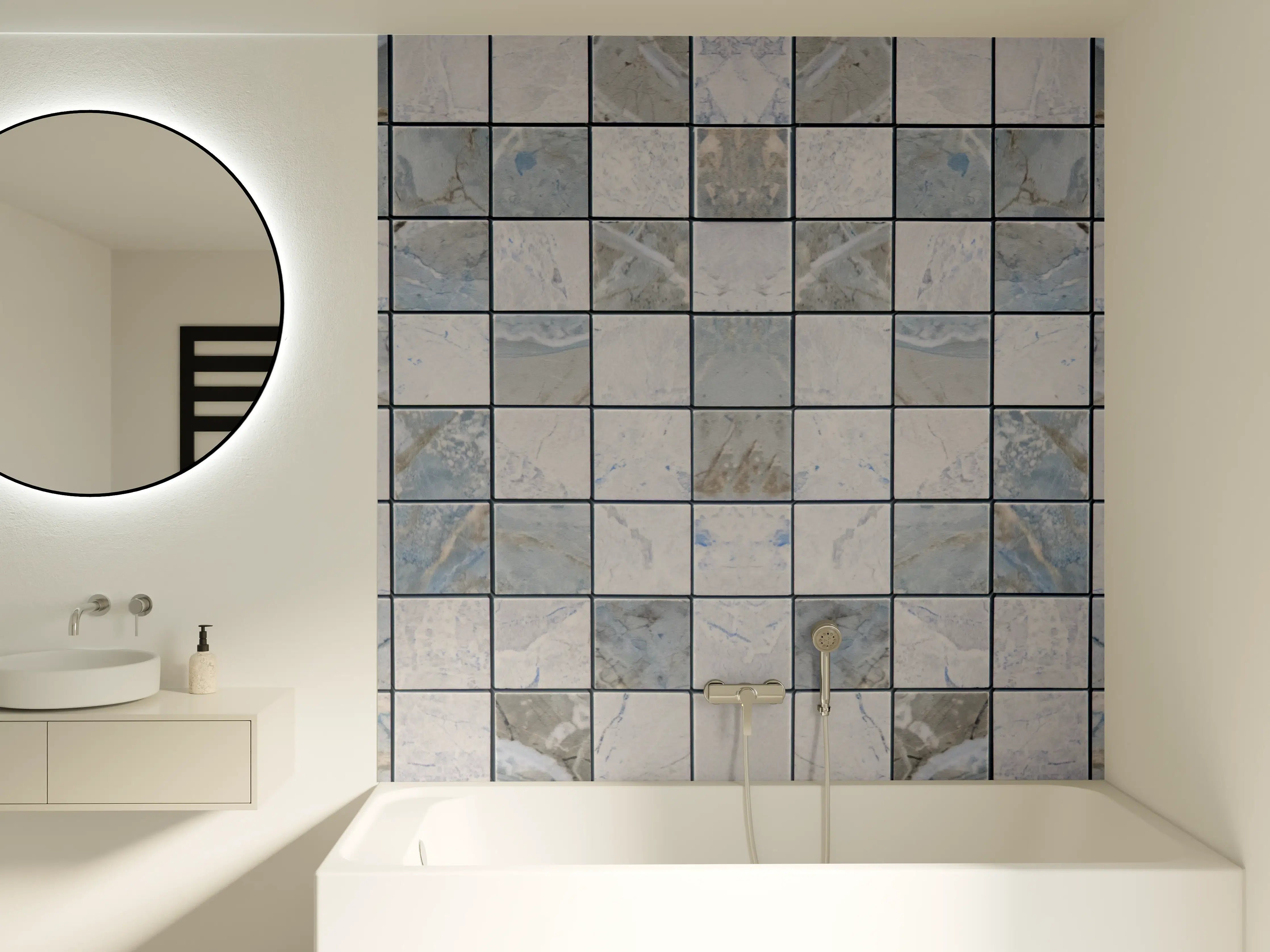 Badewannen-Rückwand - Marmorierte Fliesen mit grauer Struktur