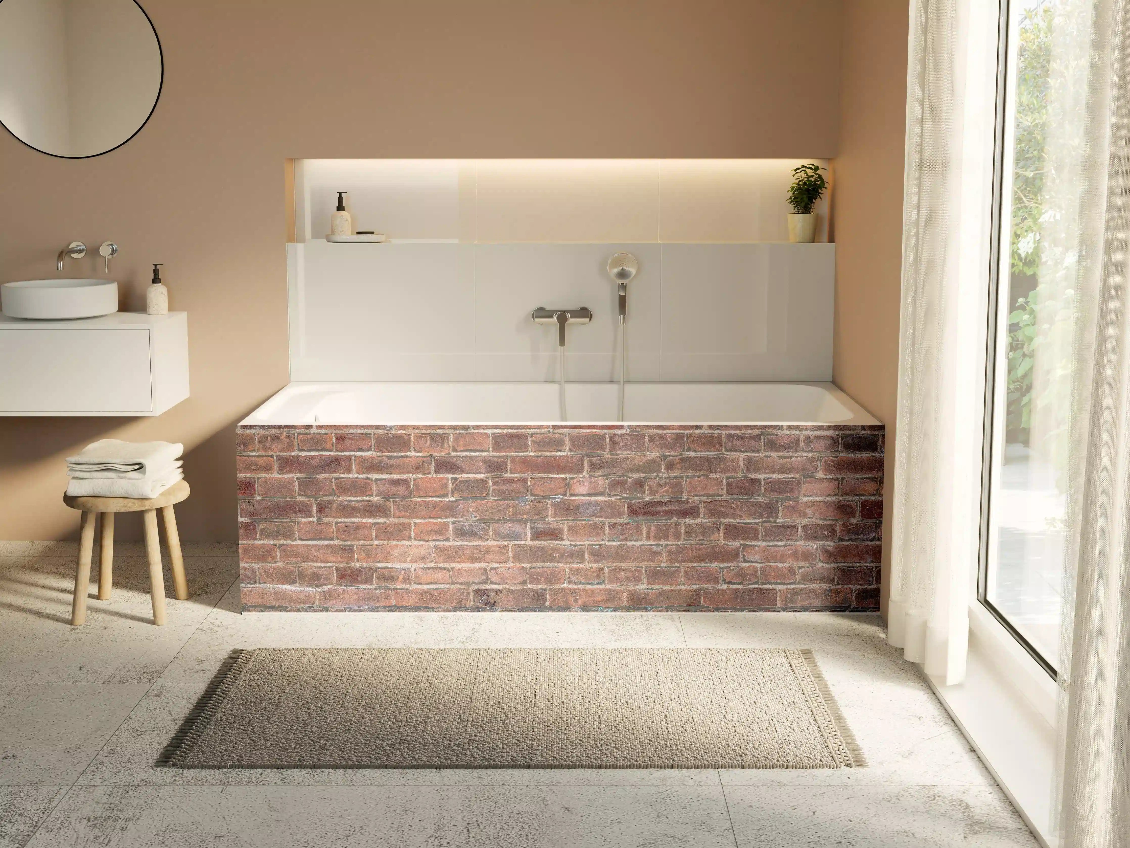 Badewannen-Rückwand - Mauerstruktur aus alten braunen Ziegeln