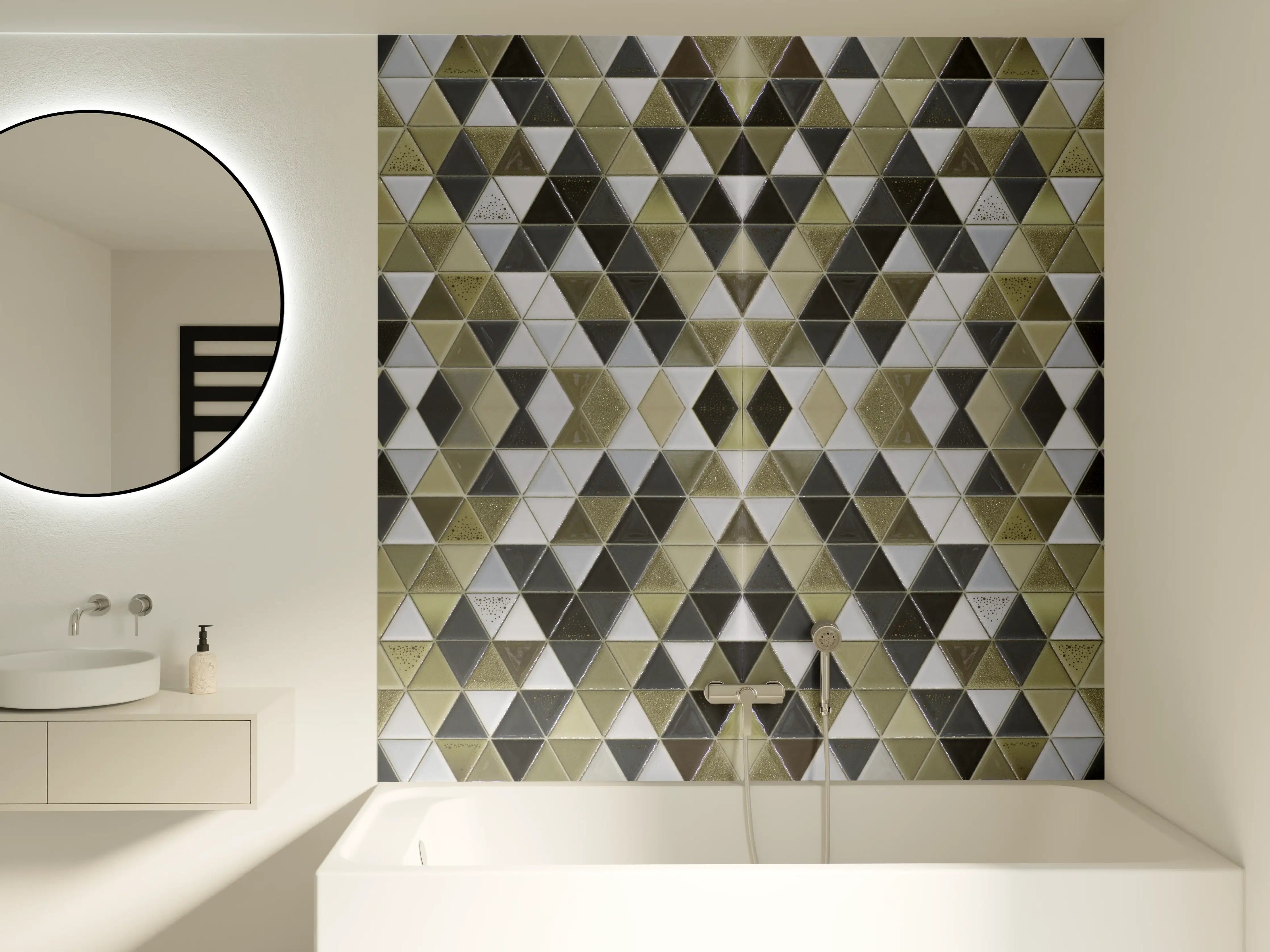 Badewannen-Rückwand - Mosaikfliesen in Grau-Beige-Schwarz-Design