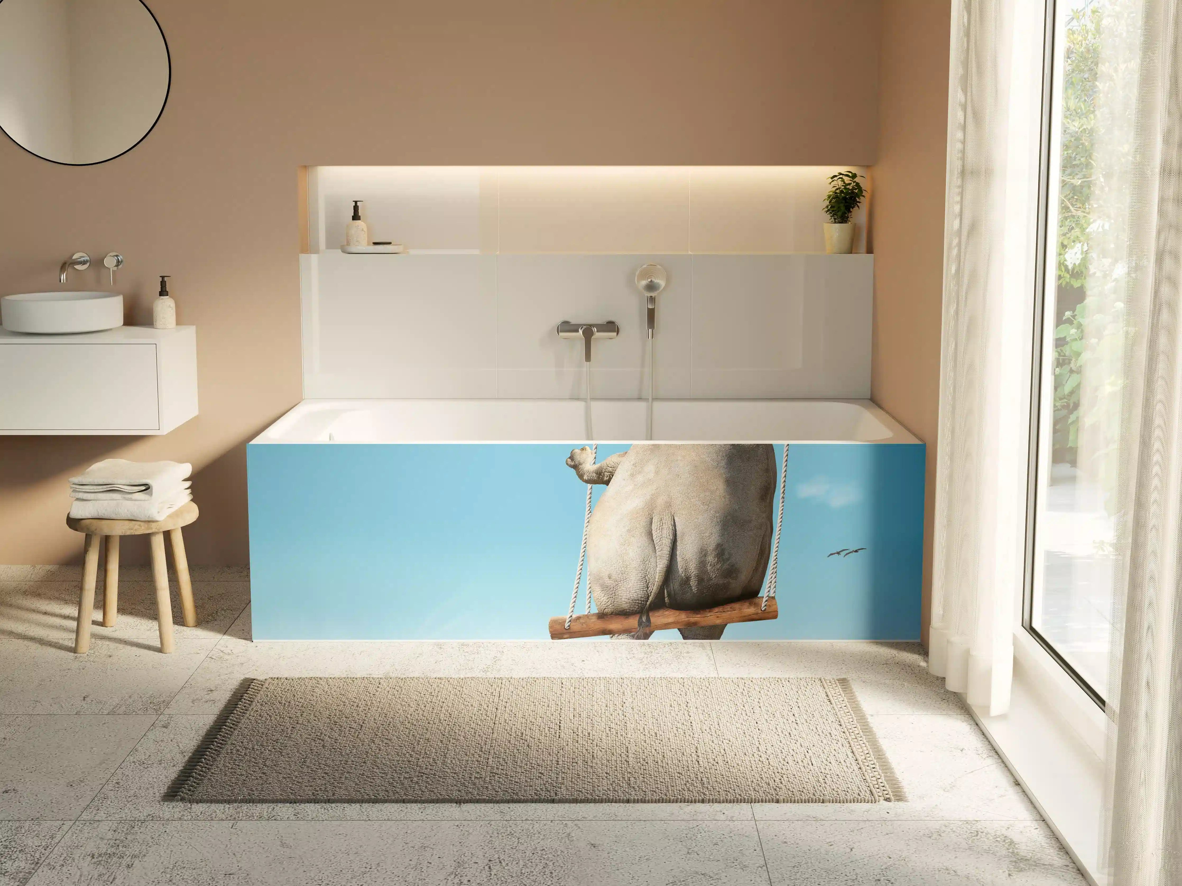 Badewannen-Rückwand - Nashorn schaukelt über den Wolken