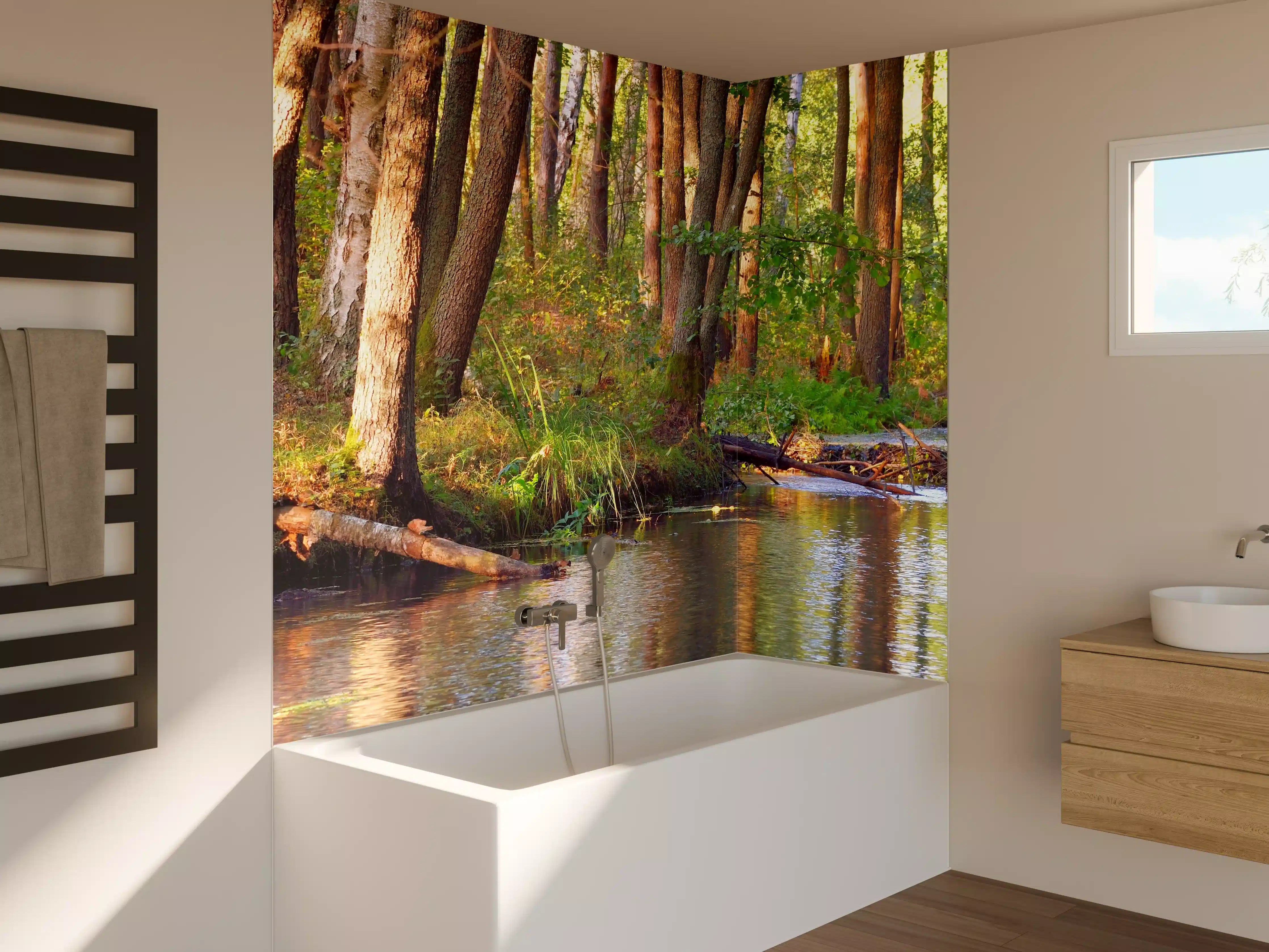 Badewannen-Rückwand - Natürliche Flusslandschaft mit Baumreflexionen