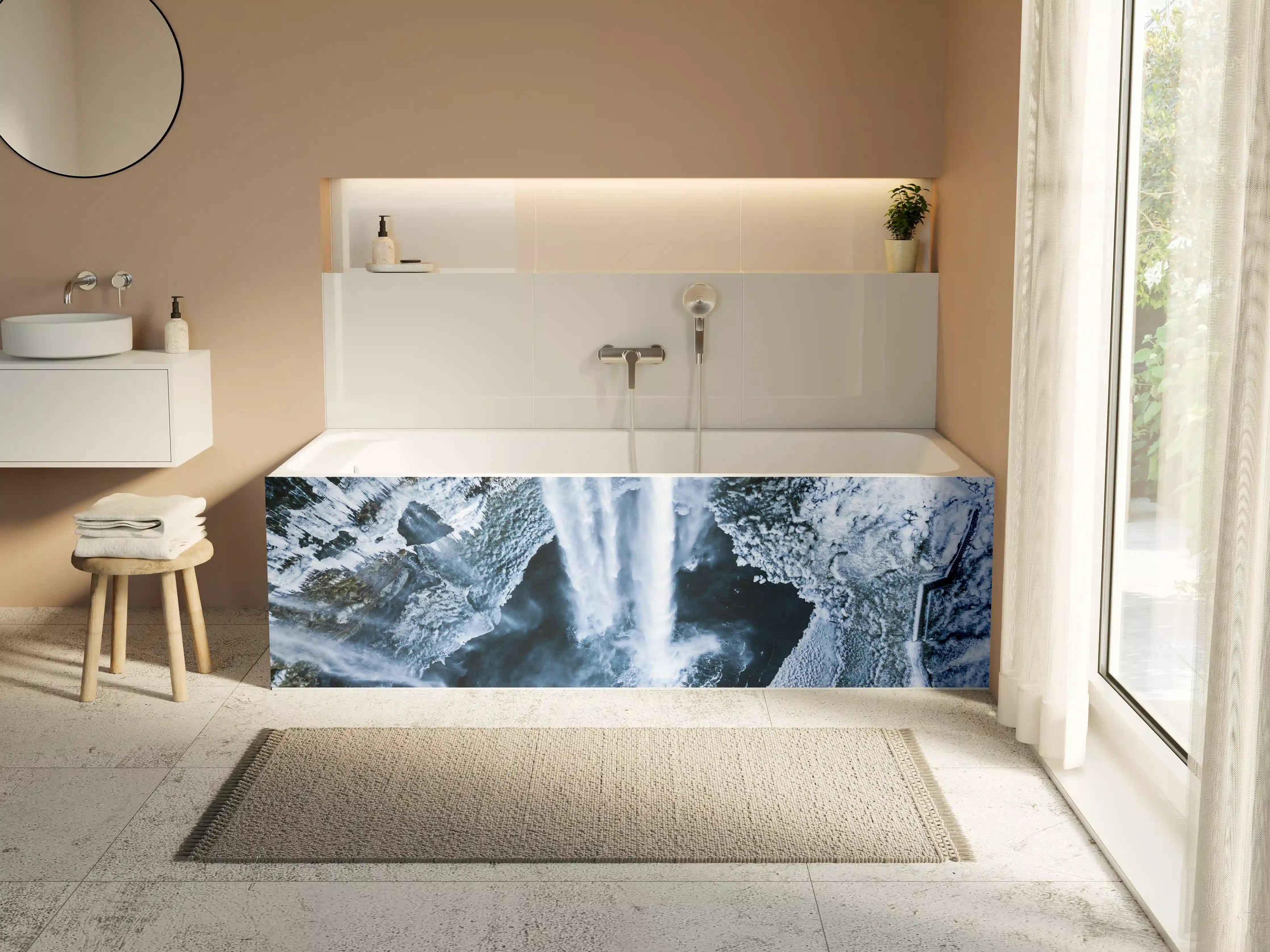 Badewannen-Rückwand - Naturwasserfall mit Gischt und Felsgestein