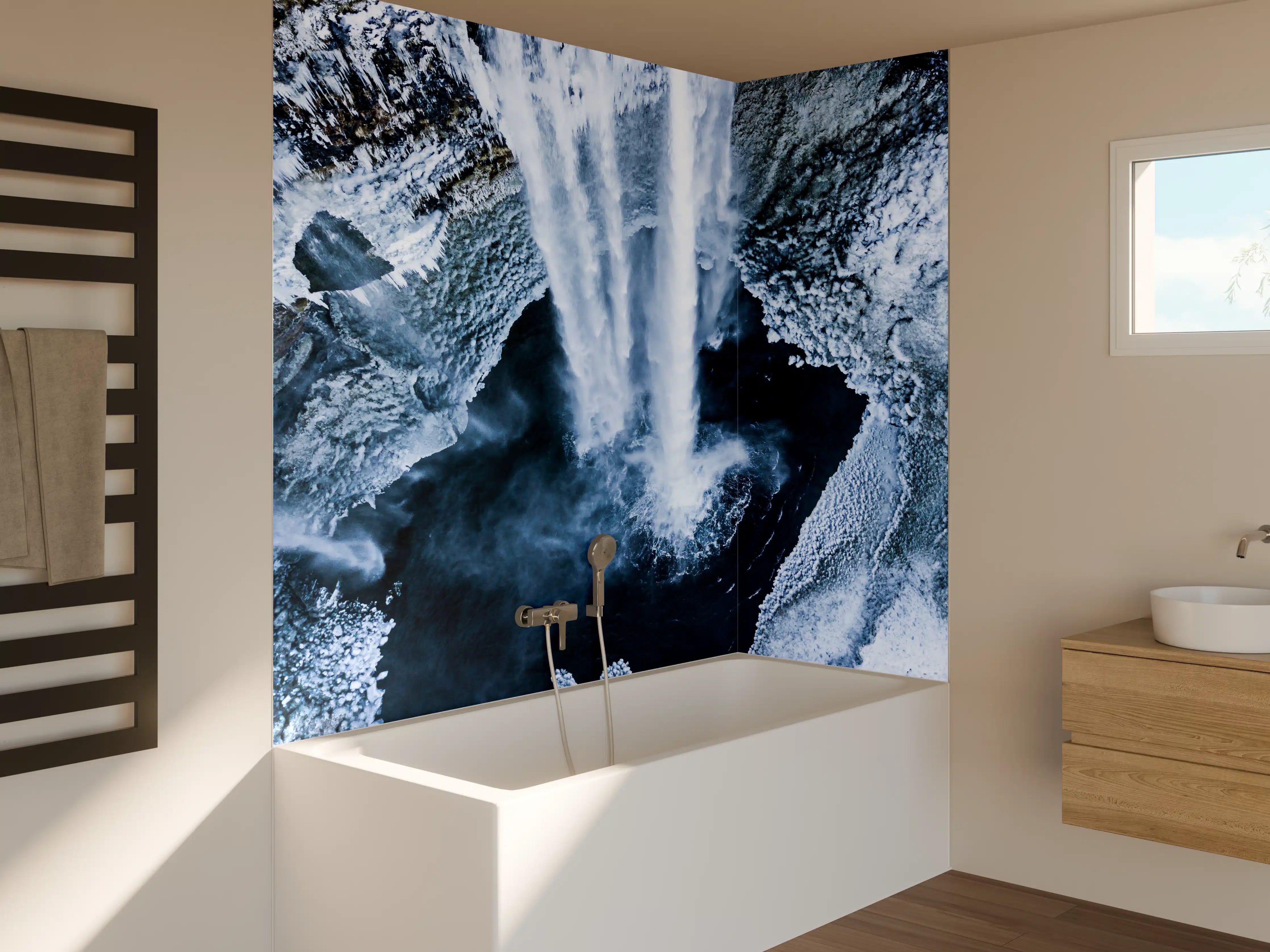 Badewannen-Rückwand - Naturwasserfall mit Gischt und Felsgestein