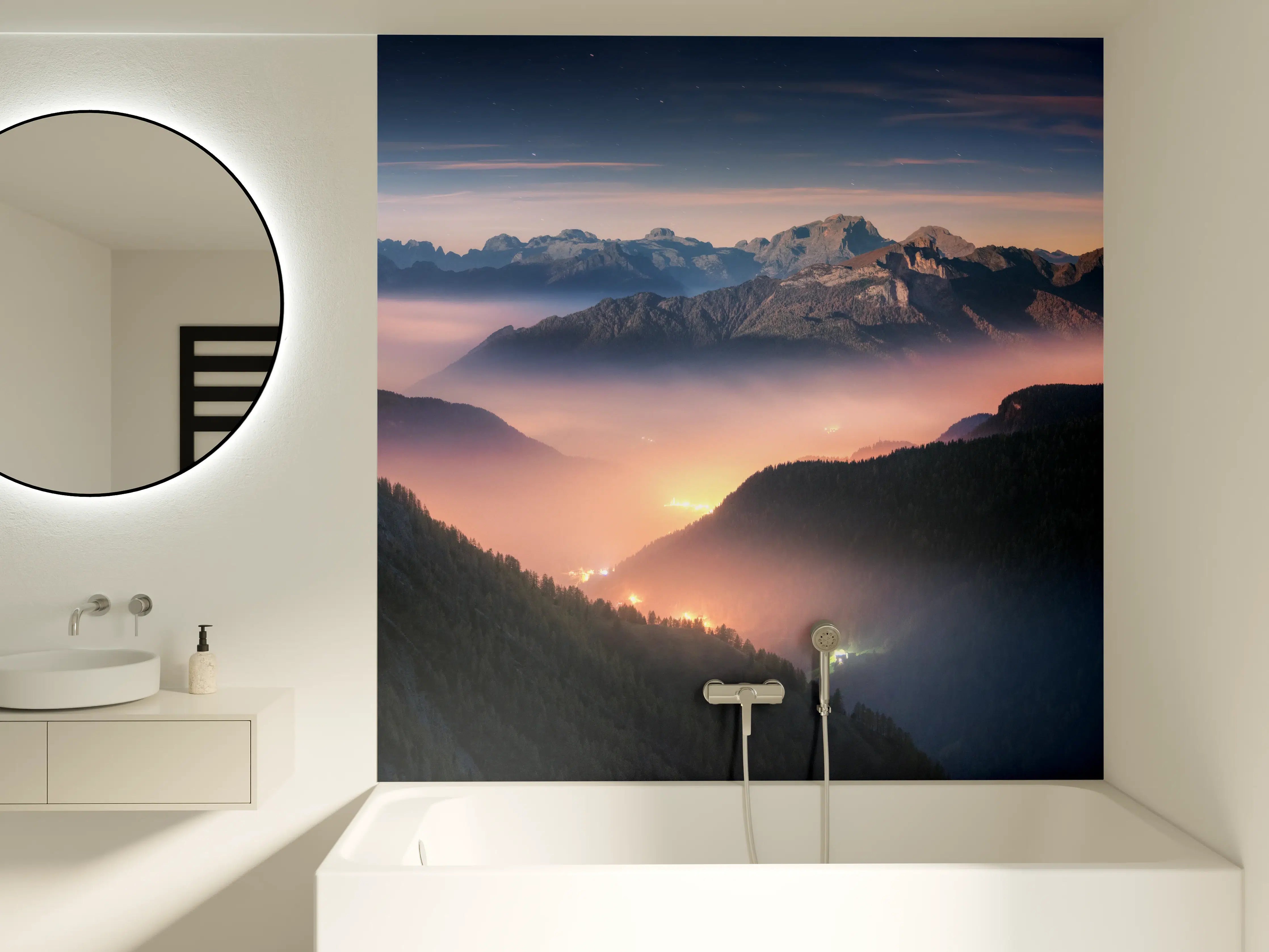 Badewannen-Rückwand - Nebliger Blick auf Dolomiten