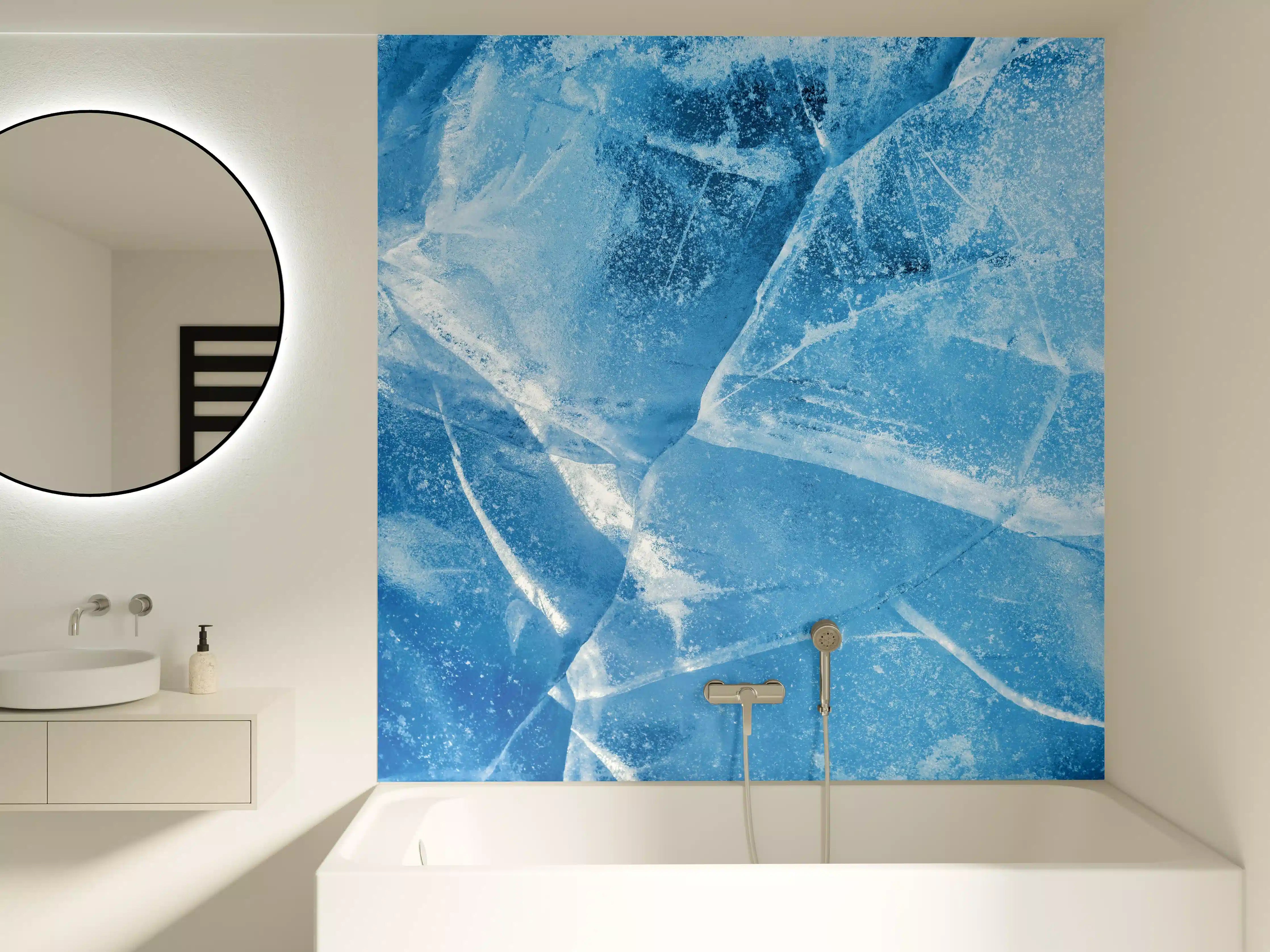 Badewannen-Rückwand - Rissiger Eisblock