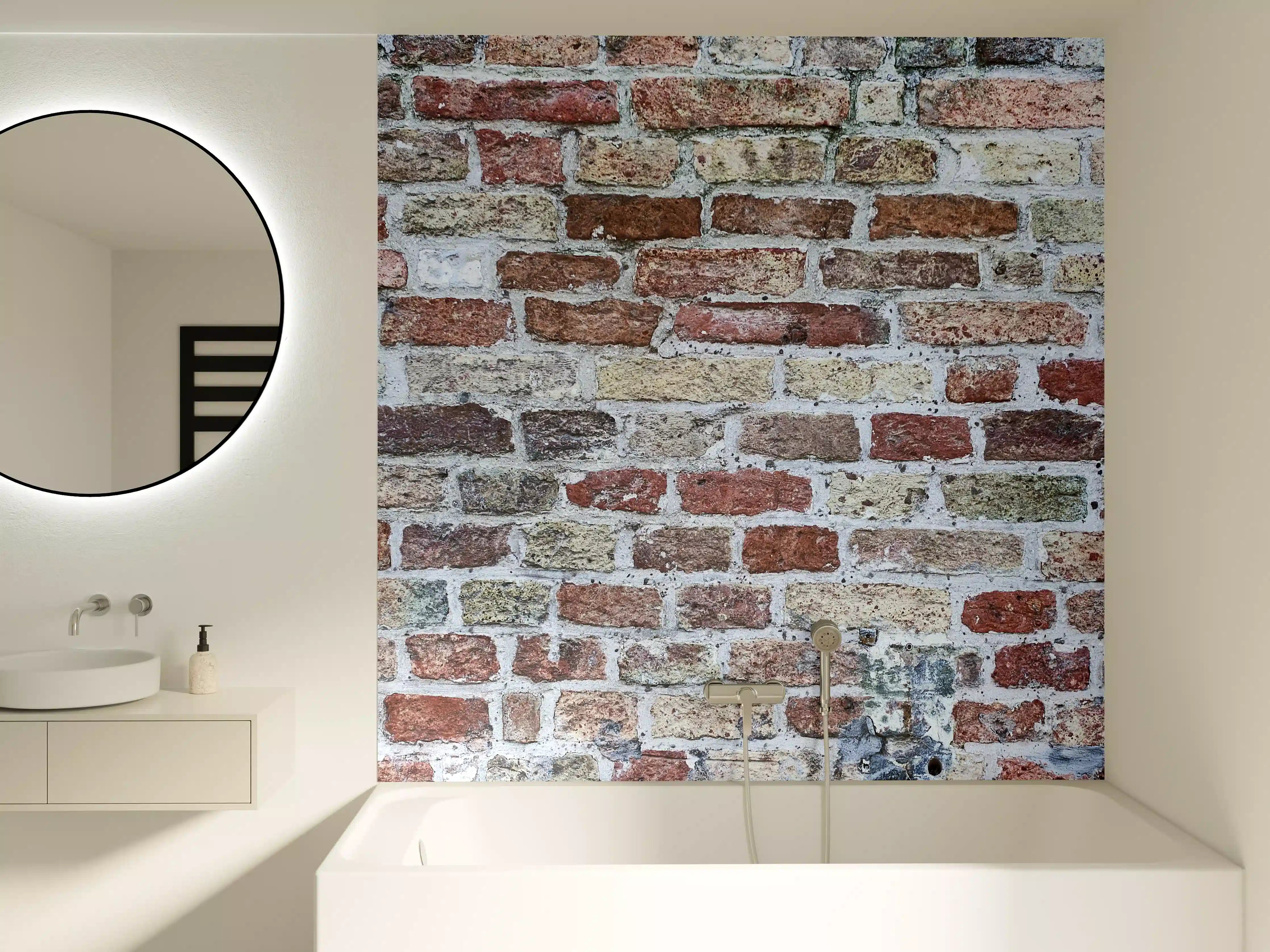 Badewannen-Rückwand - Rustikale Backsteinmauer im Vintage-Stil
