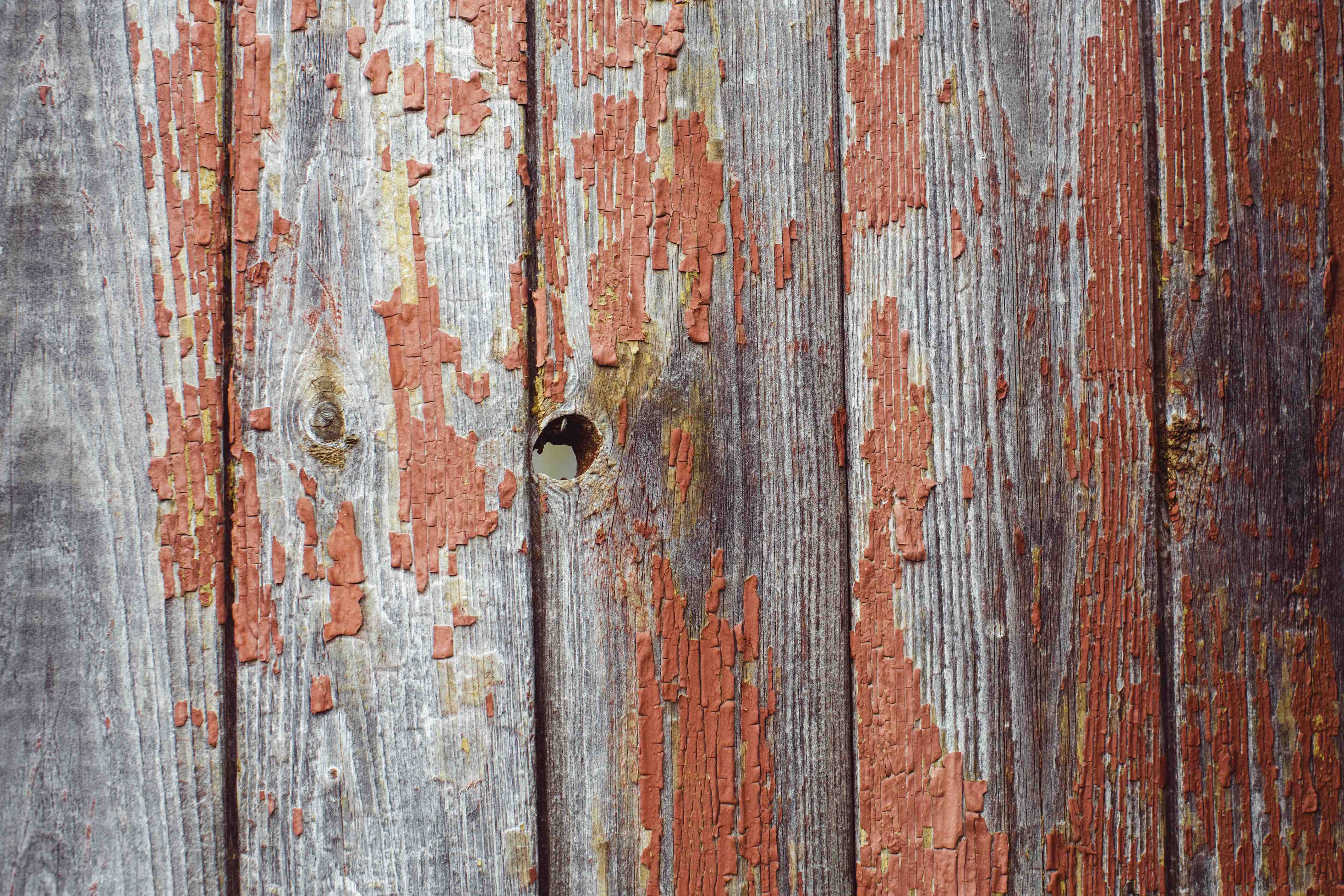 Badewannen-Rückwand-Rustikale Holzbretter mit Loch