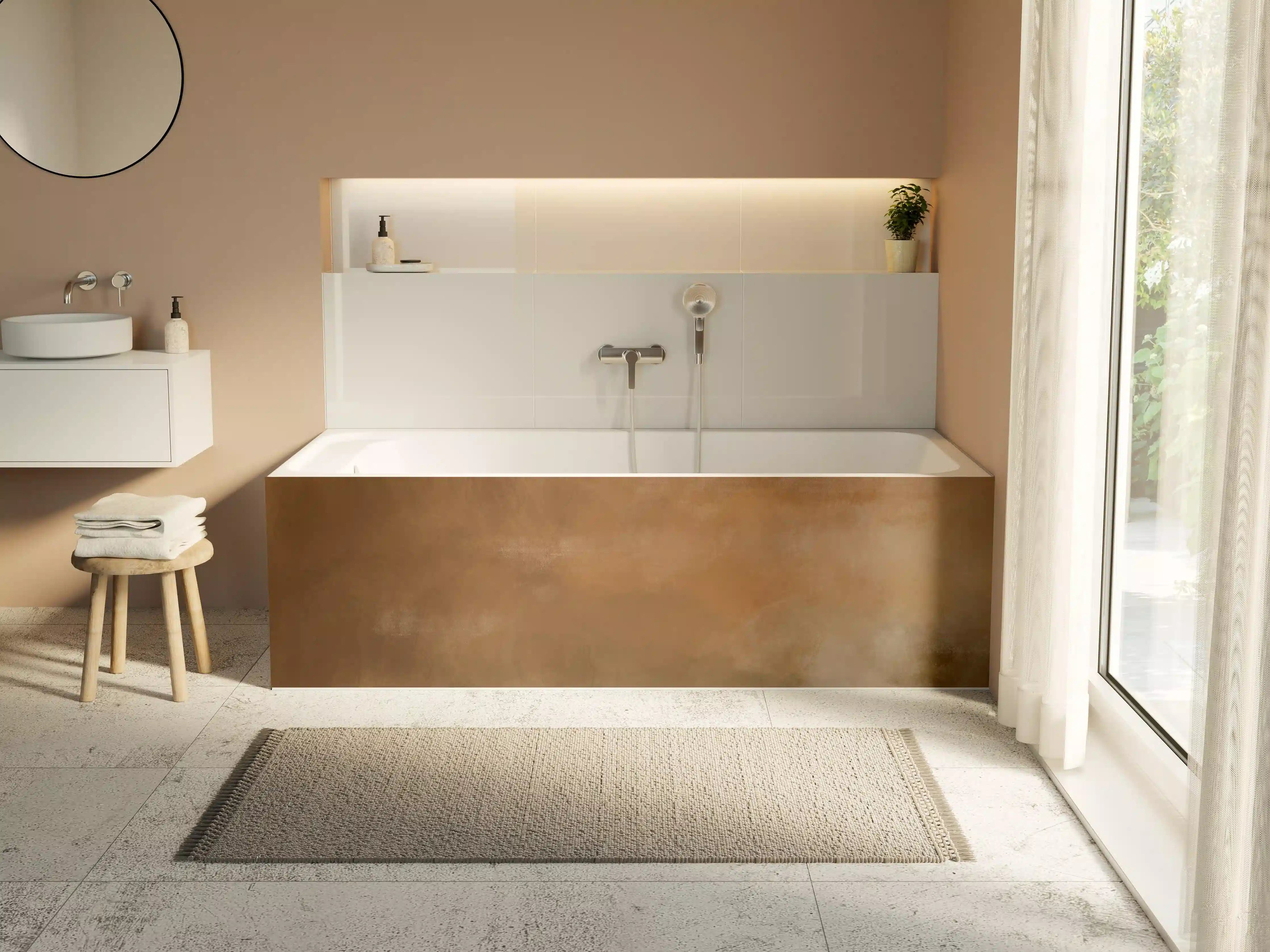 Badewannen-Rückwand - Sanfte Creme- und Taupe-Nuancen