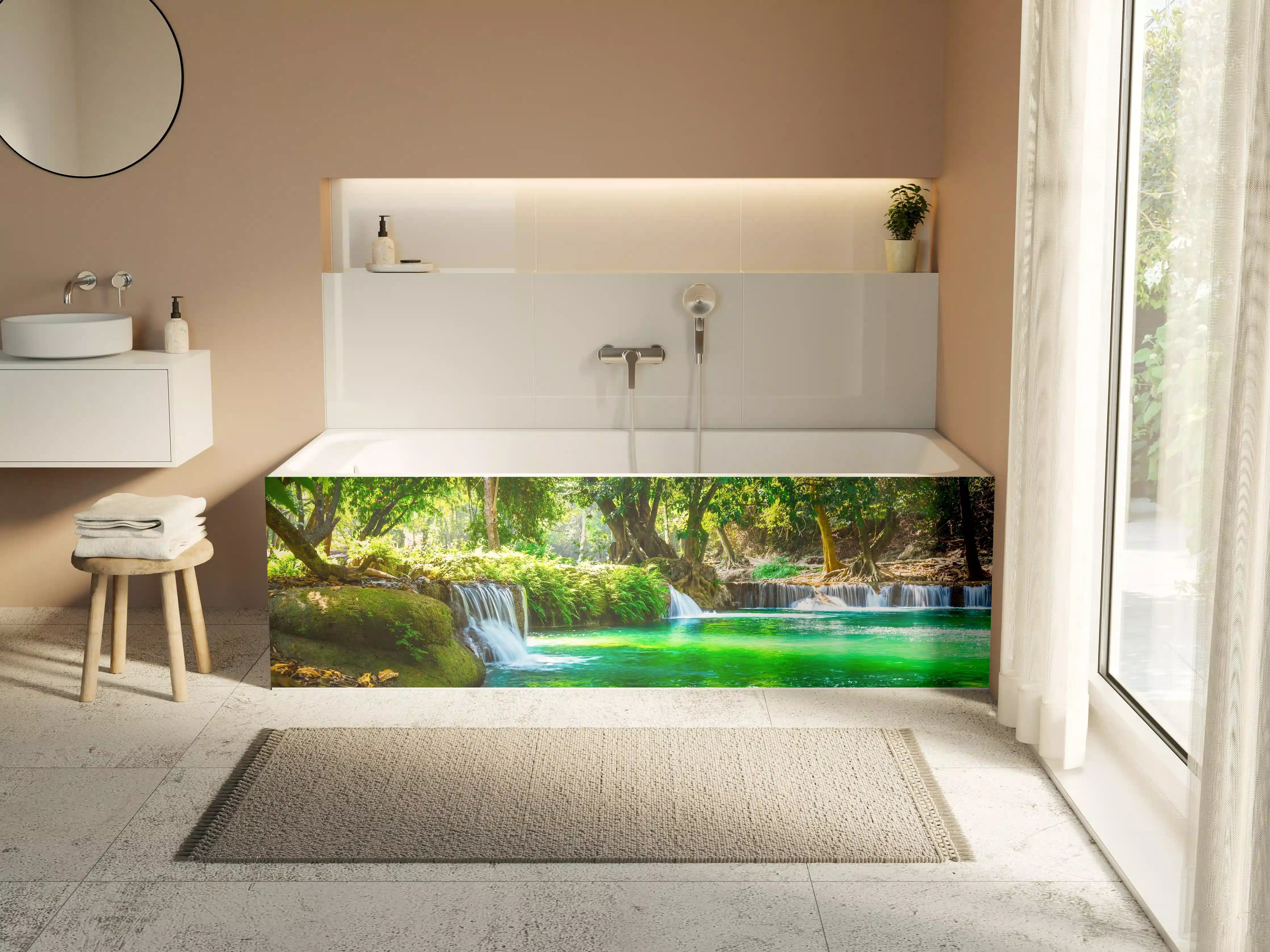 Badewannen-Rückwand - Sanfter Wasserfall im grauen Wald
