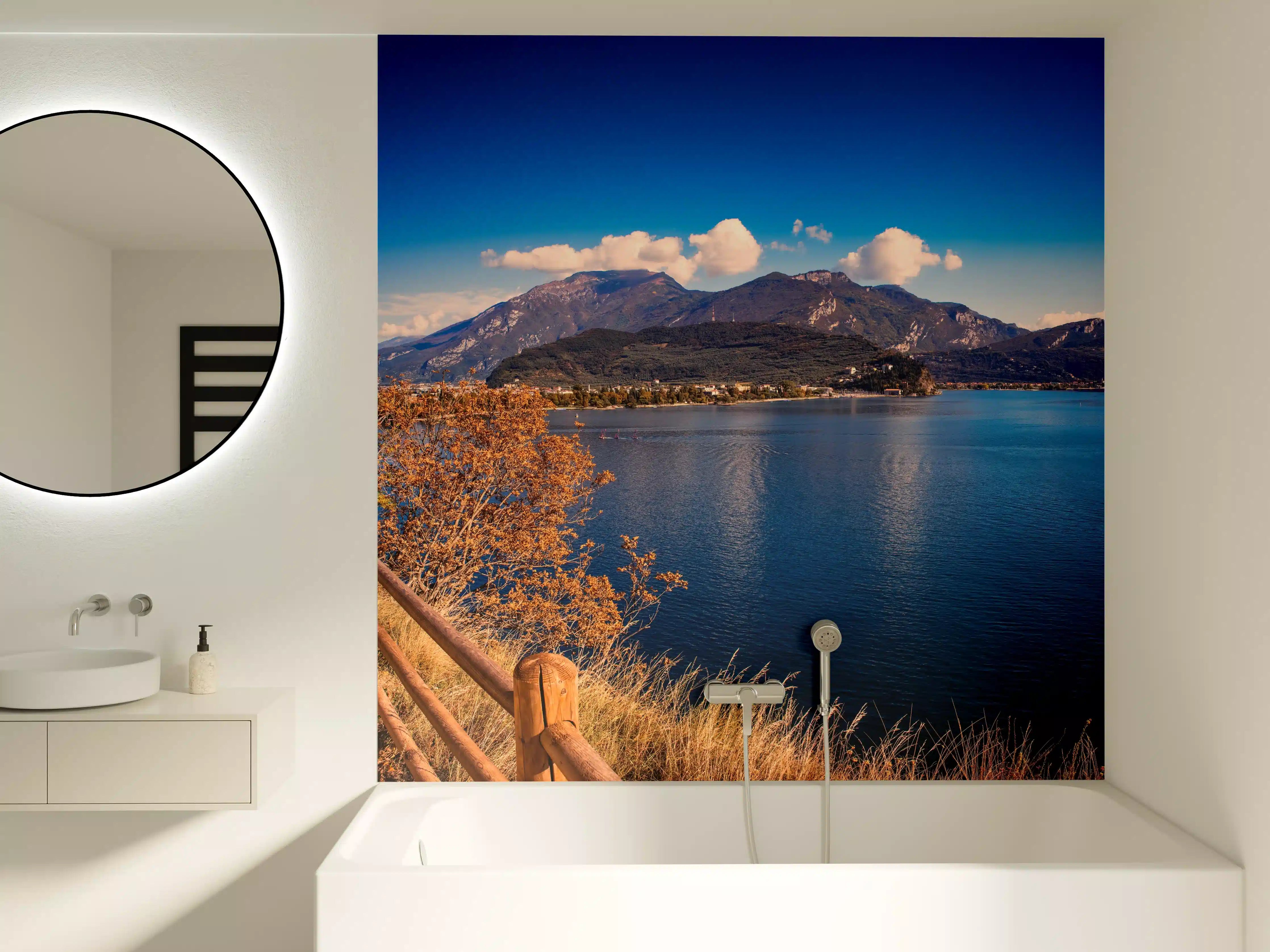 Badewannen-Rückwand - Schöne Landschaft mit Blick auf den Gardasee