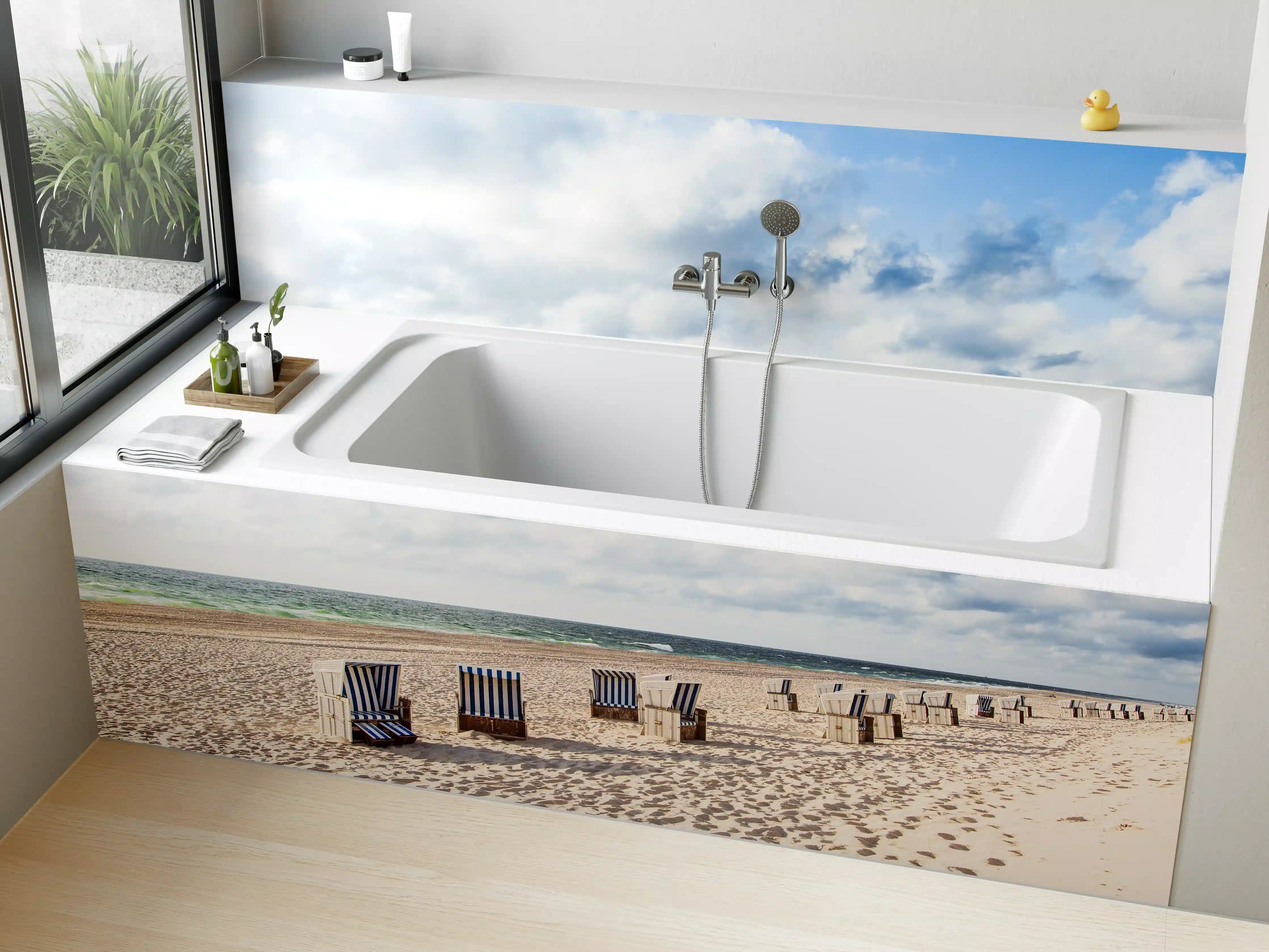 Badewannen-Rückwand - Schöne Strandliegestühle in Blau und Weiß