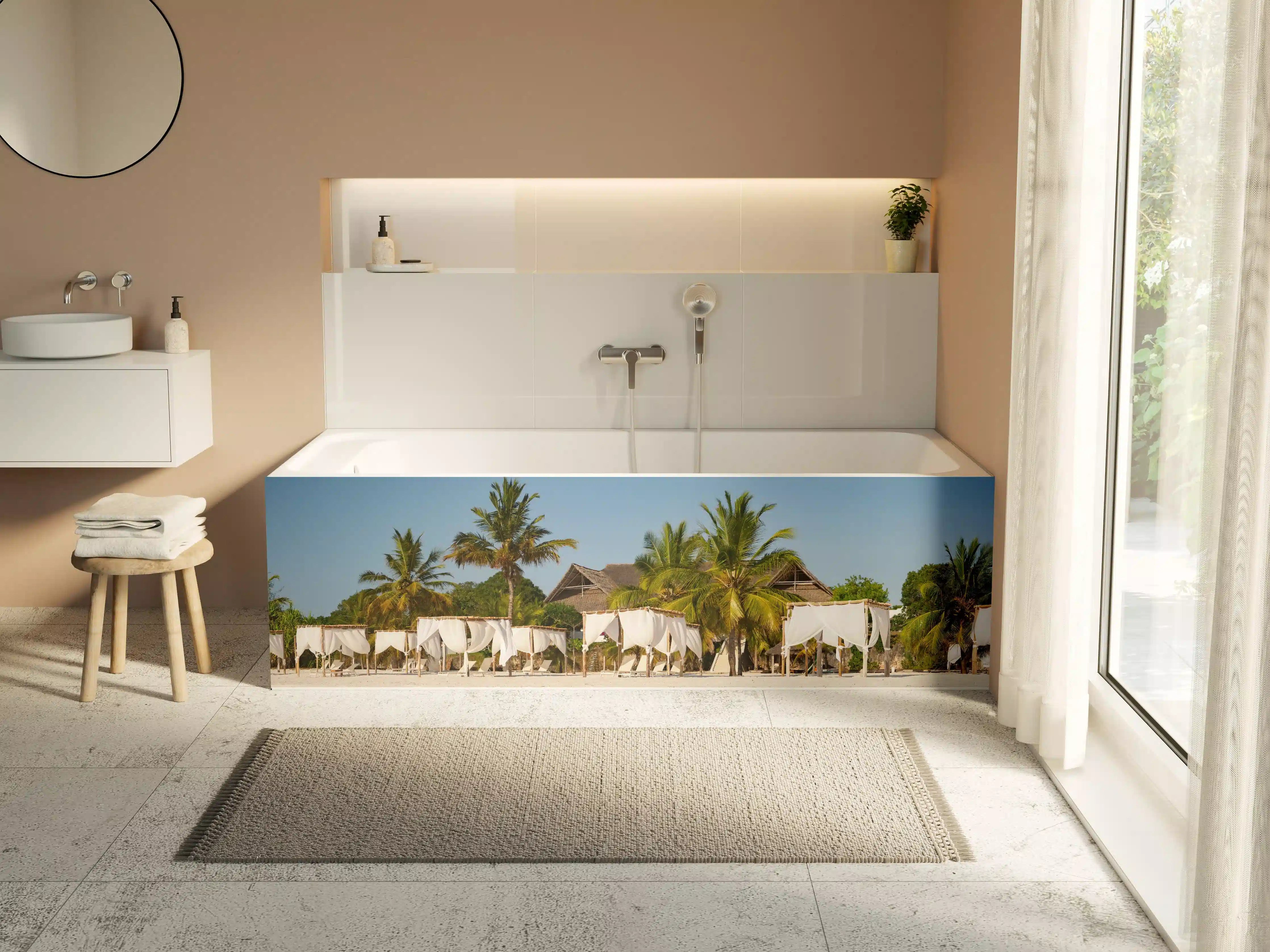 Badewannen-Rückwand - Schöner Strand mit Liegen