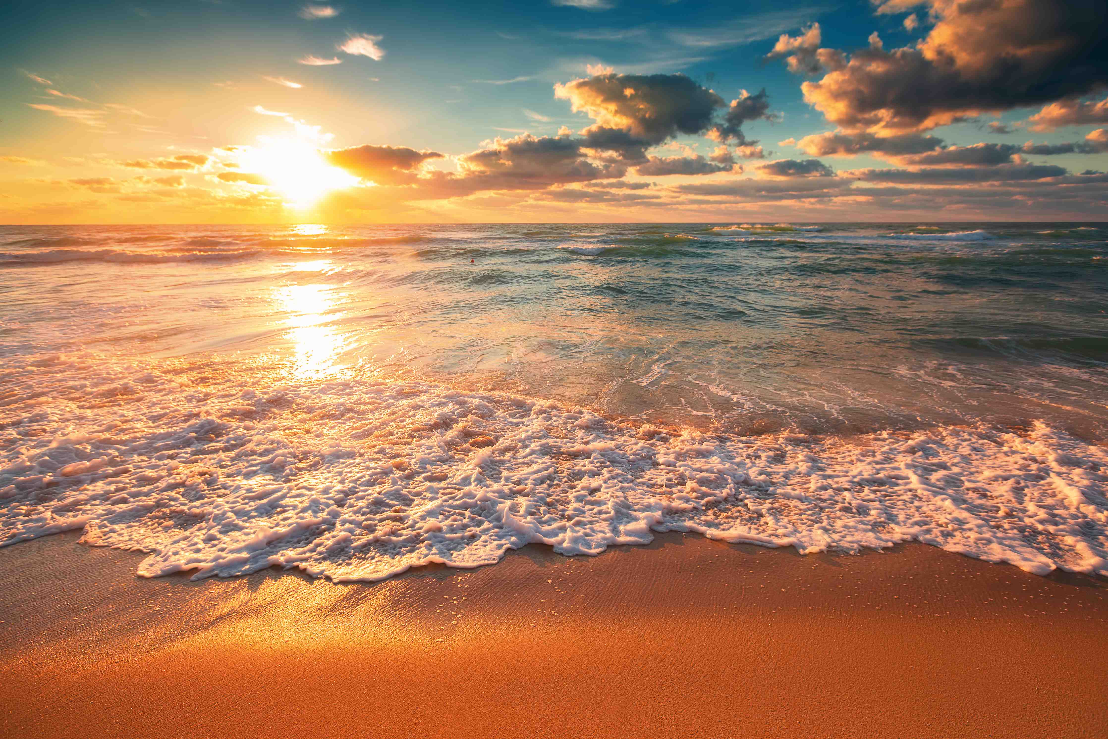 Badewannen-Rückwand-Schönes Sonnenlicht am Strand