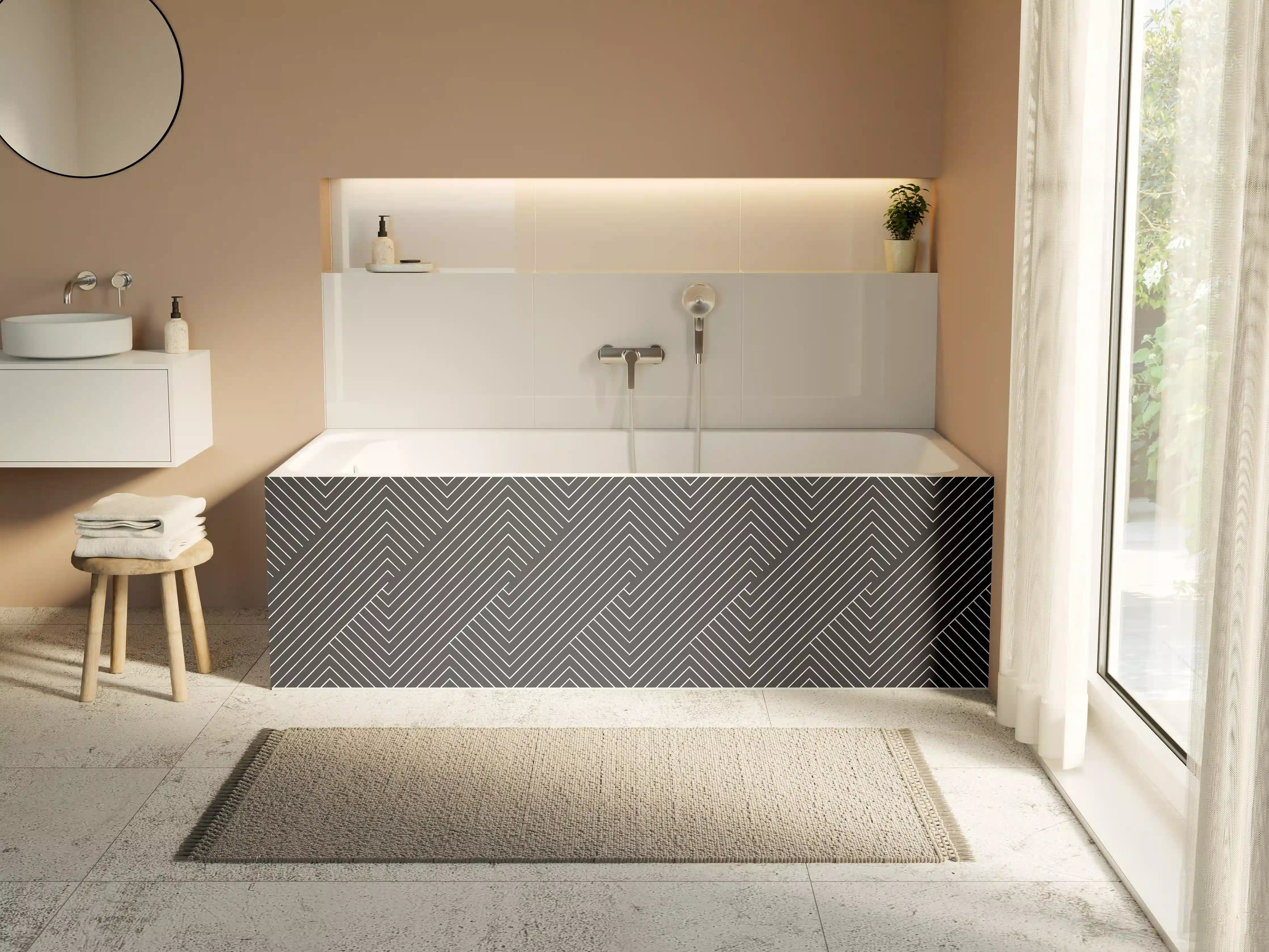 Badewannen-Rückwand - Schwarz-Graue Geometrie in Weiß