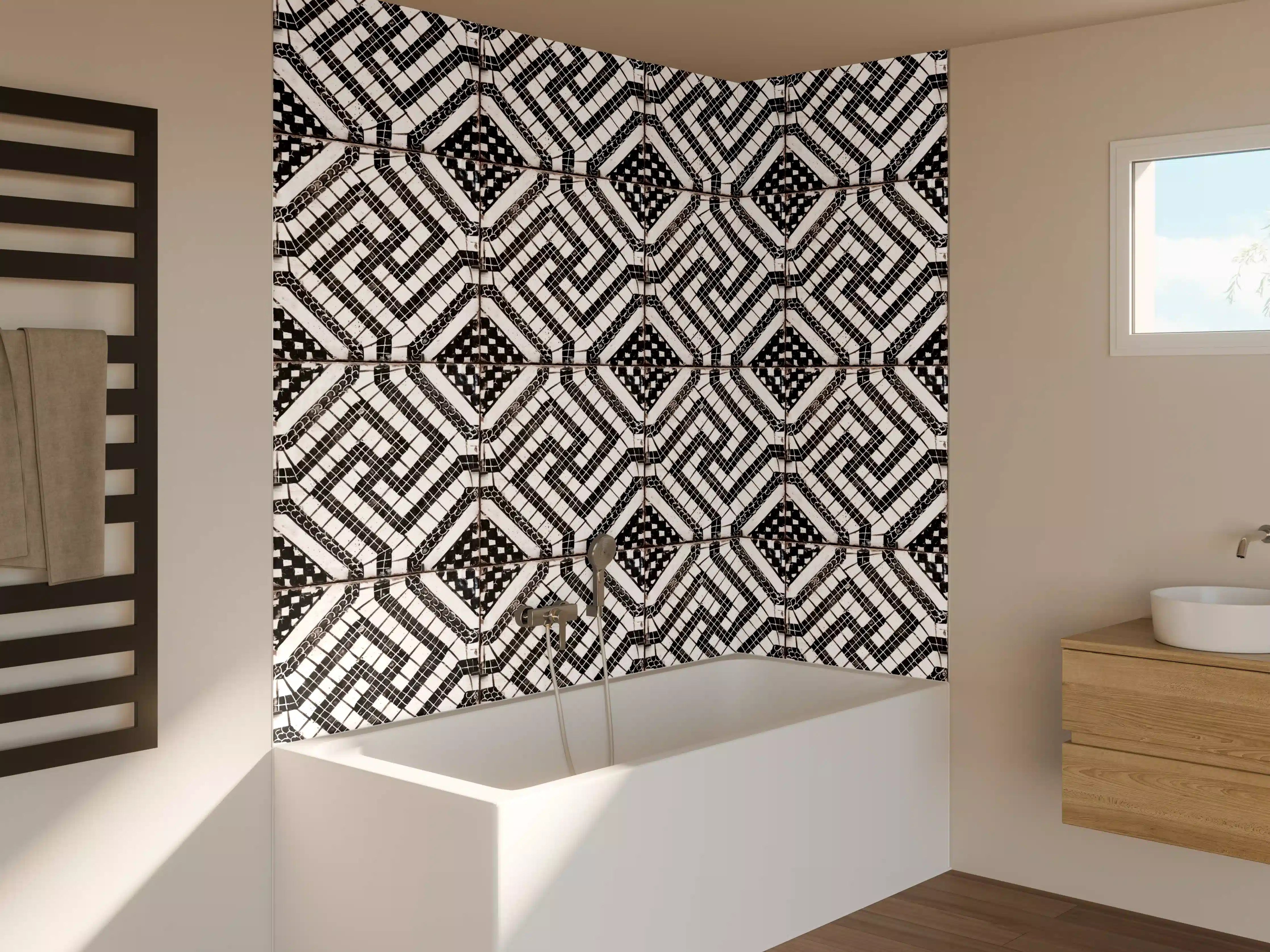 Badewannen-Rückwand - Schwarz-Weiß-Musterfliesen mit geometrischer Kunst