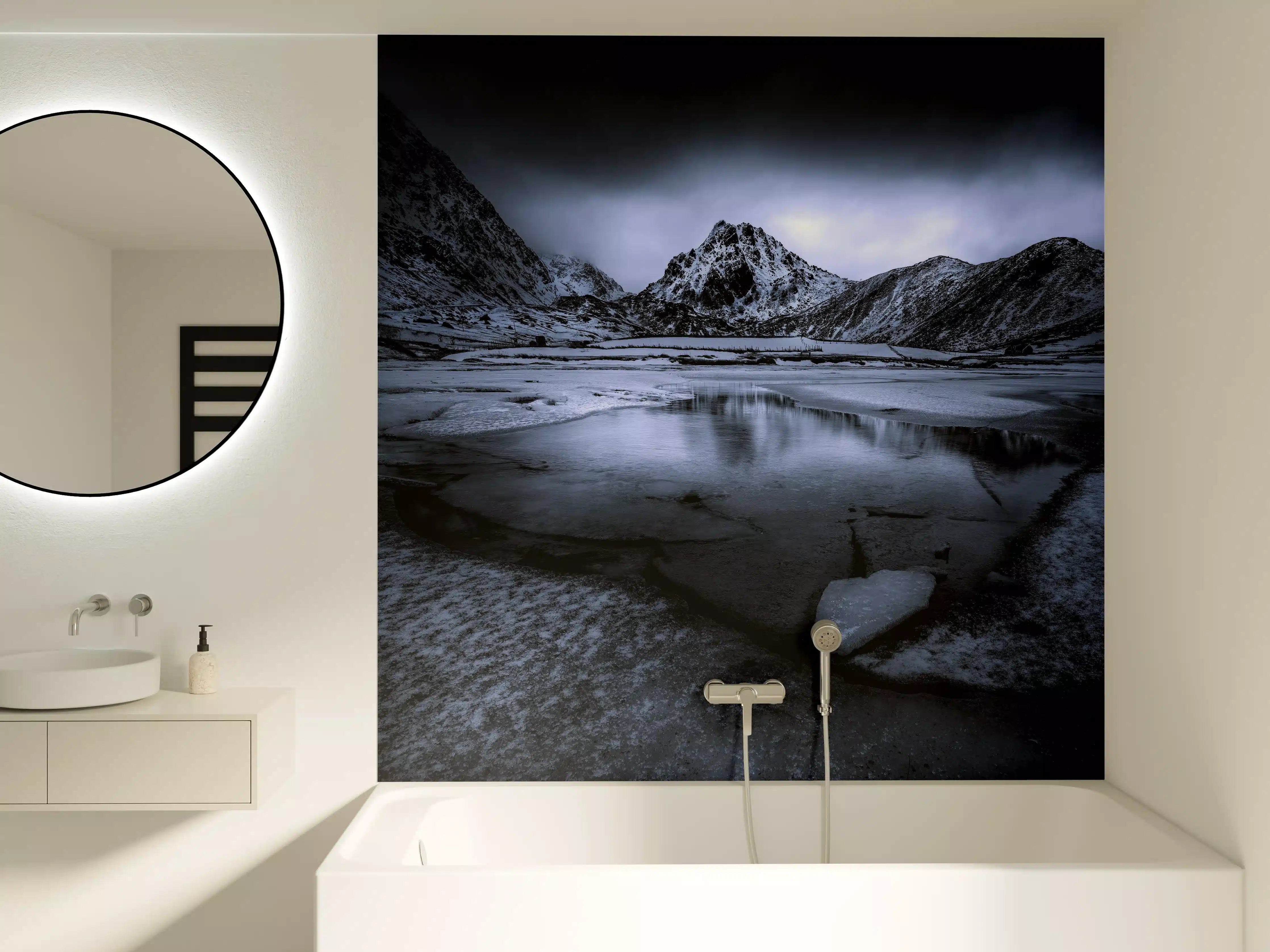 Badewannen-Rückwand - Schwarz-Weiß Winterlandschaft