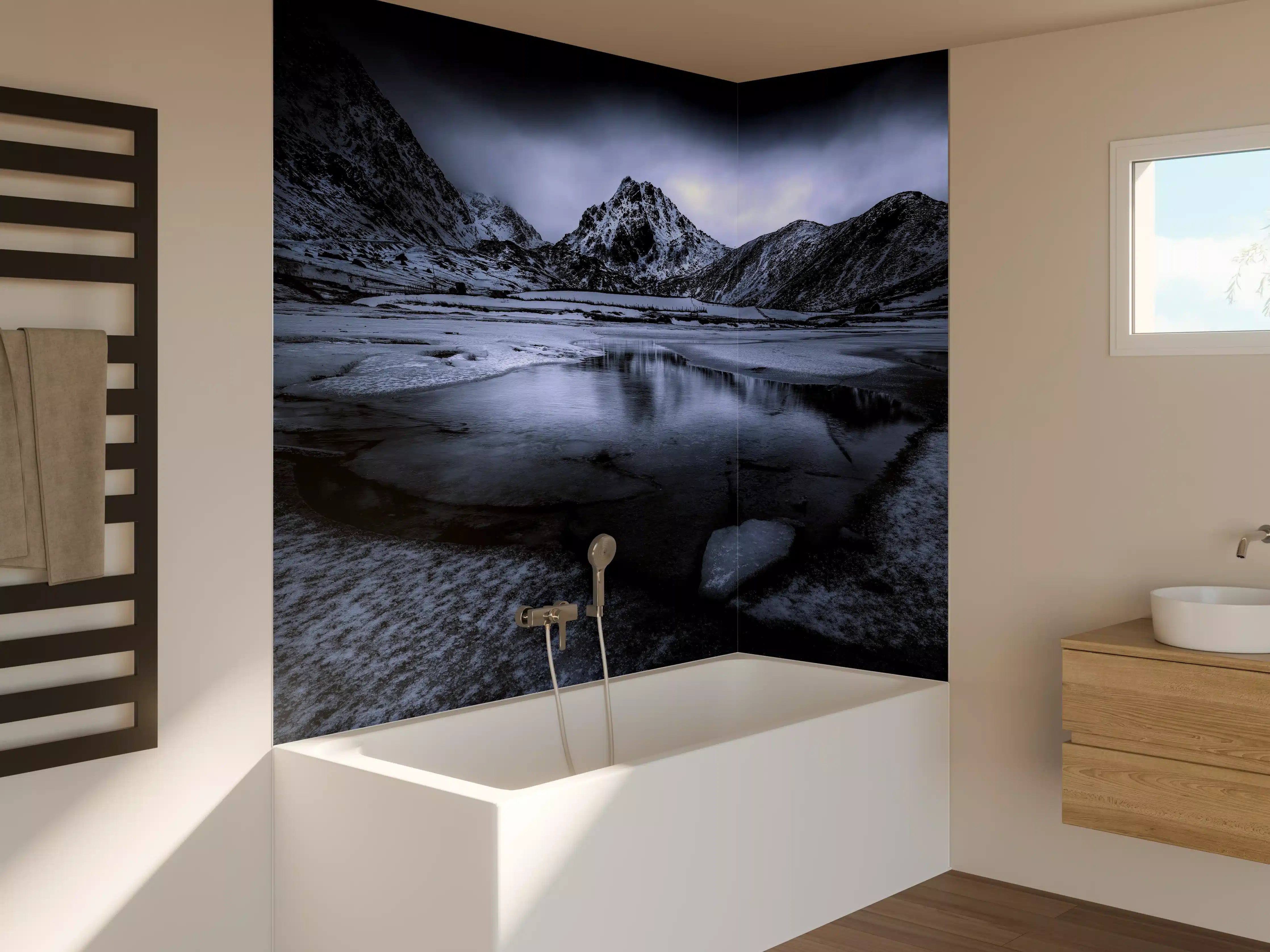 Badewannen-Rückwand - Schwarz-Weiß Winterlandschaft