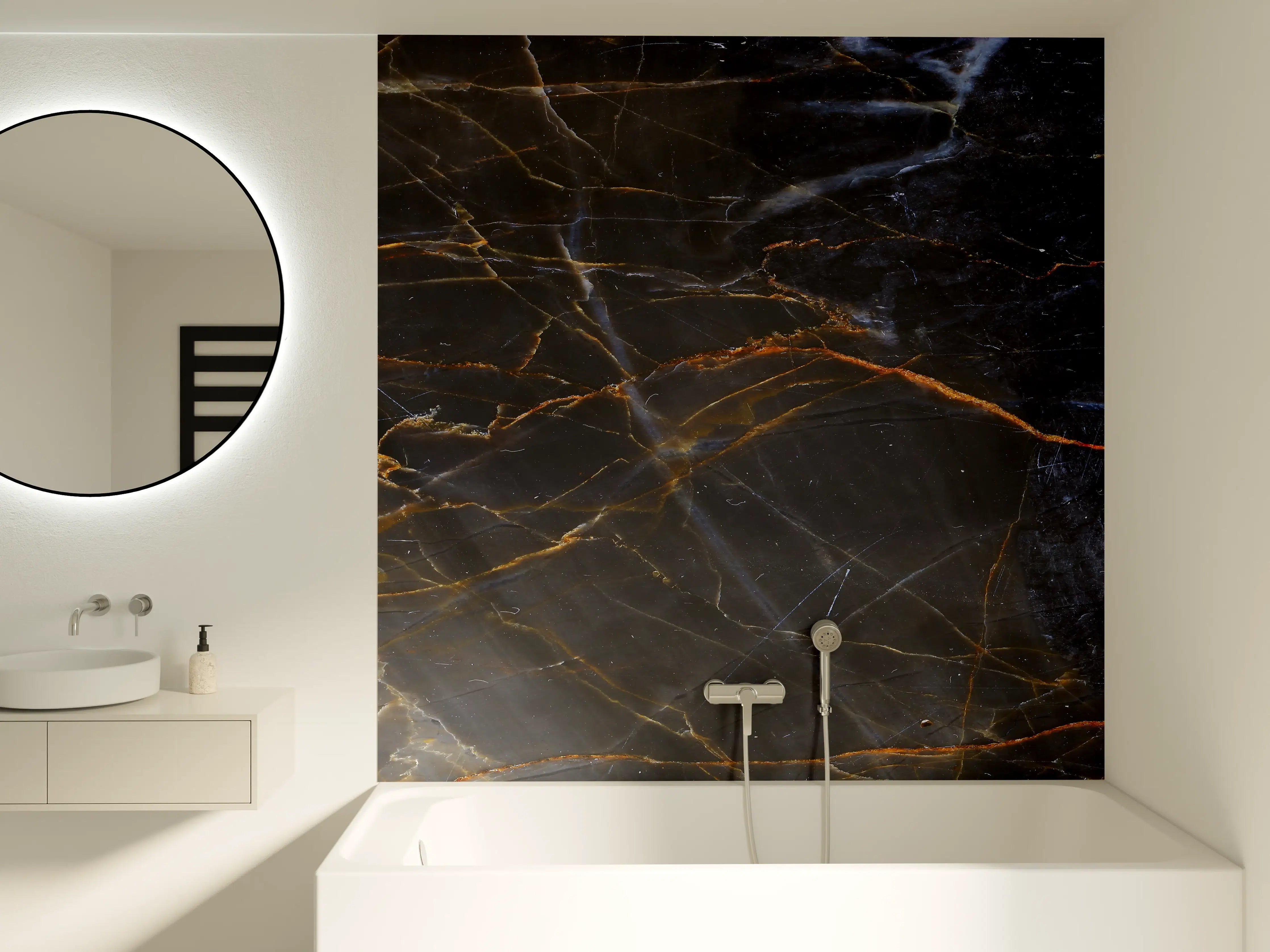 Badewannen-Rückwand - Schwarz und braune Marmor Textur aus Russland