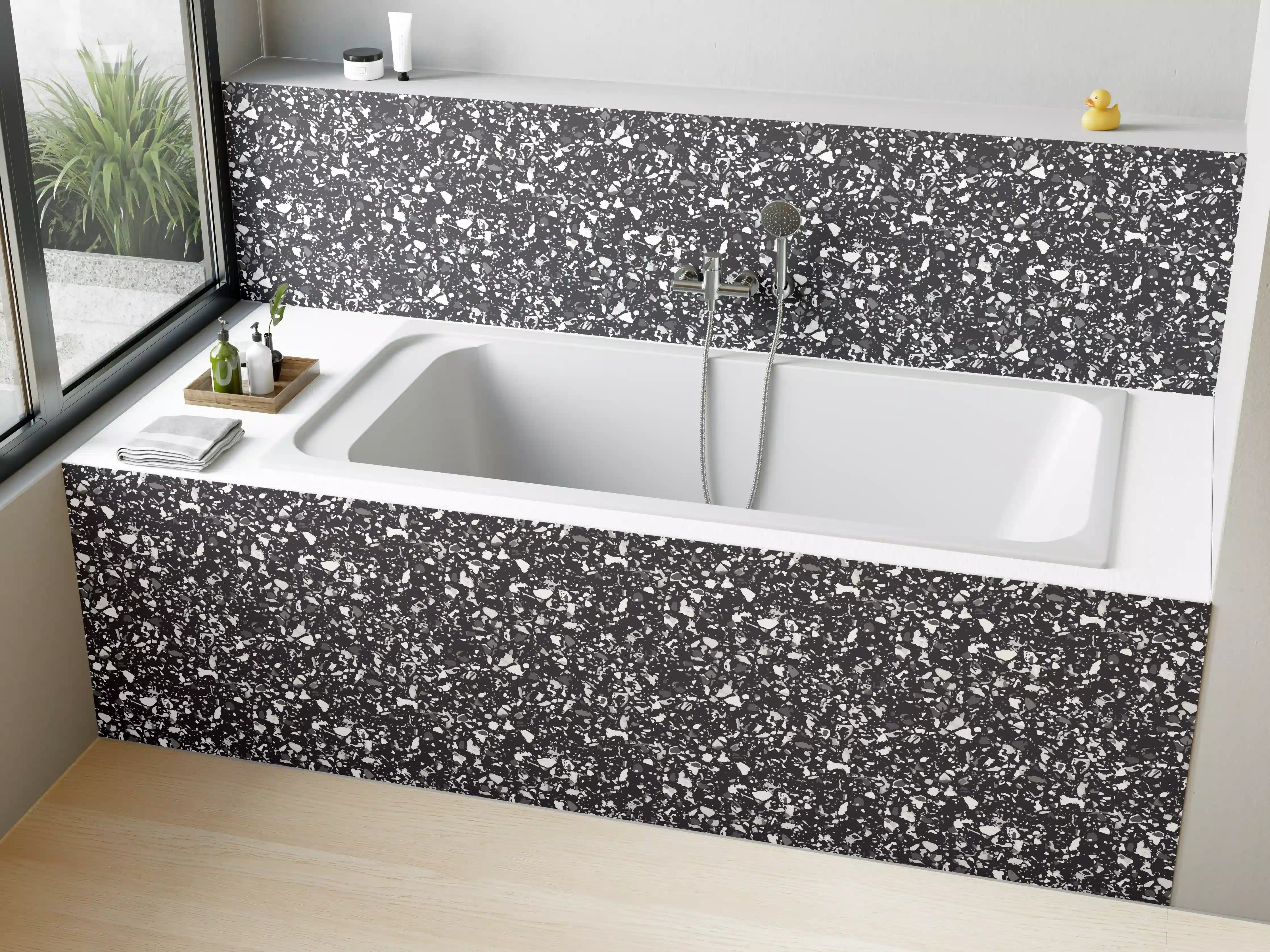 Badewannen-Rückwand - Schwarzer Granit mit weißen Flecken