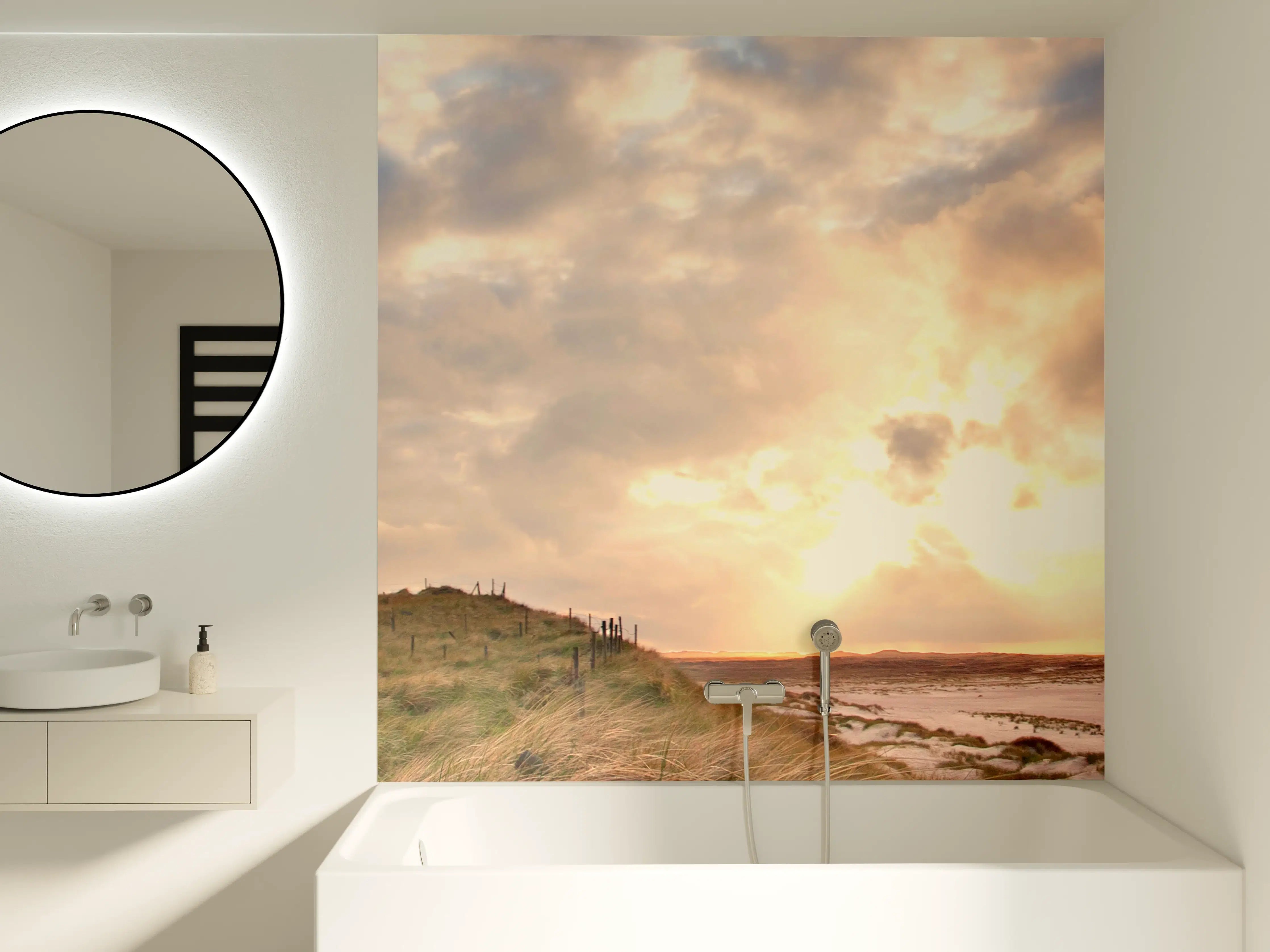 Badewannen-Rückwand - Silberner Leuchtturm bei Abenddämmerung