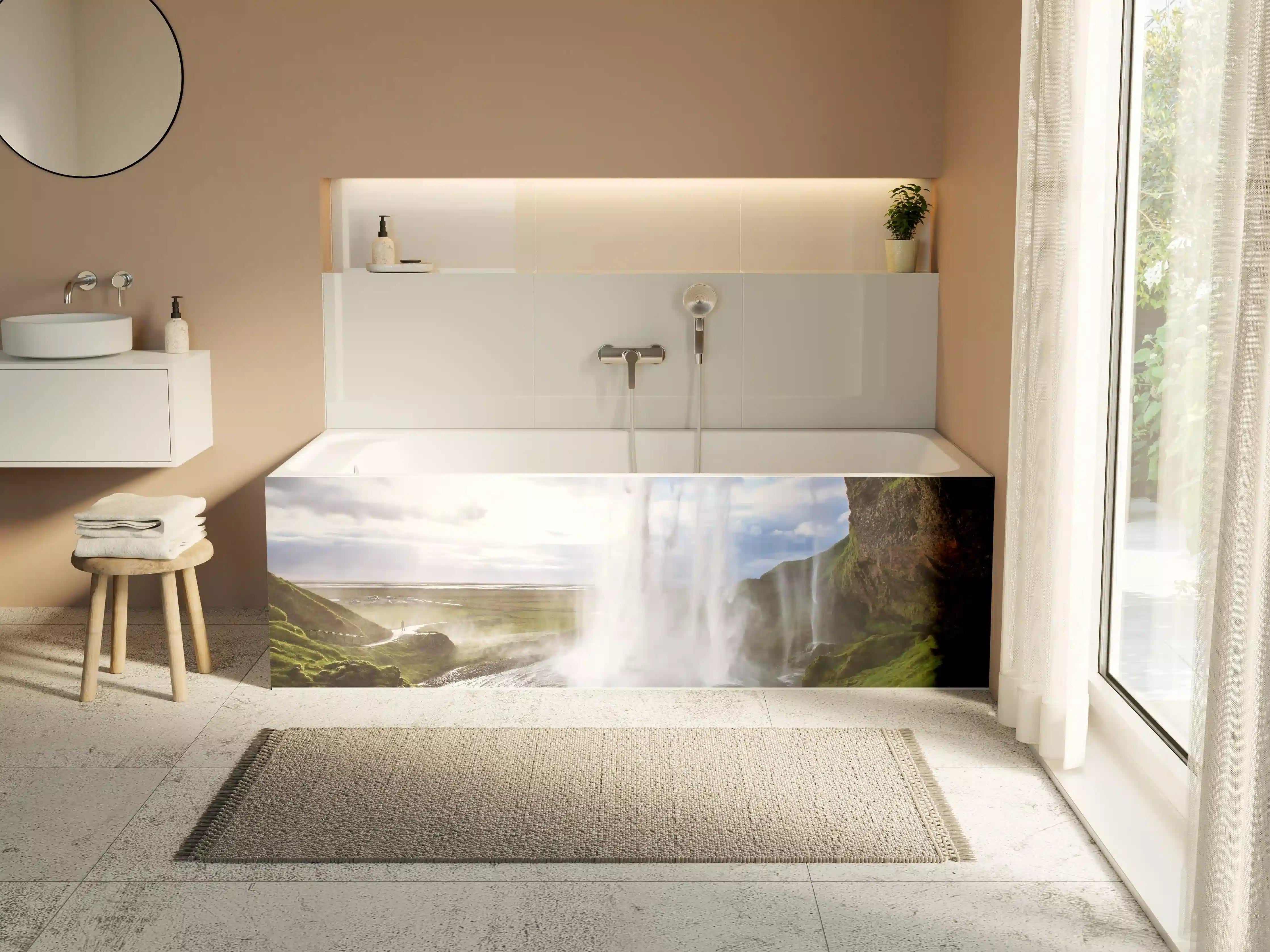 Badewannen-Rückwand - Silbriger Wasserfall im Nebel