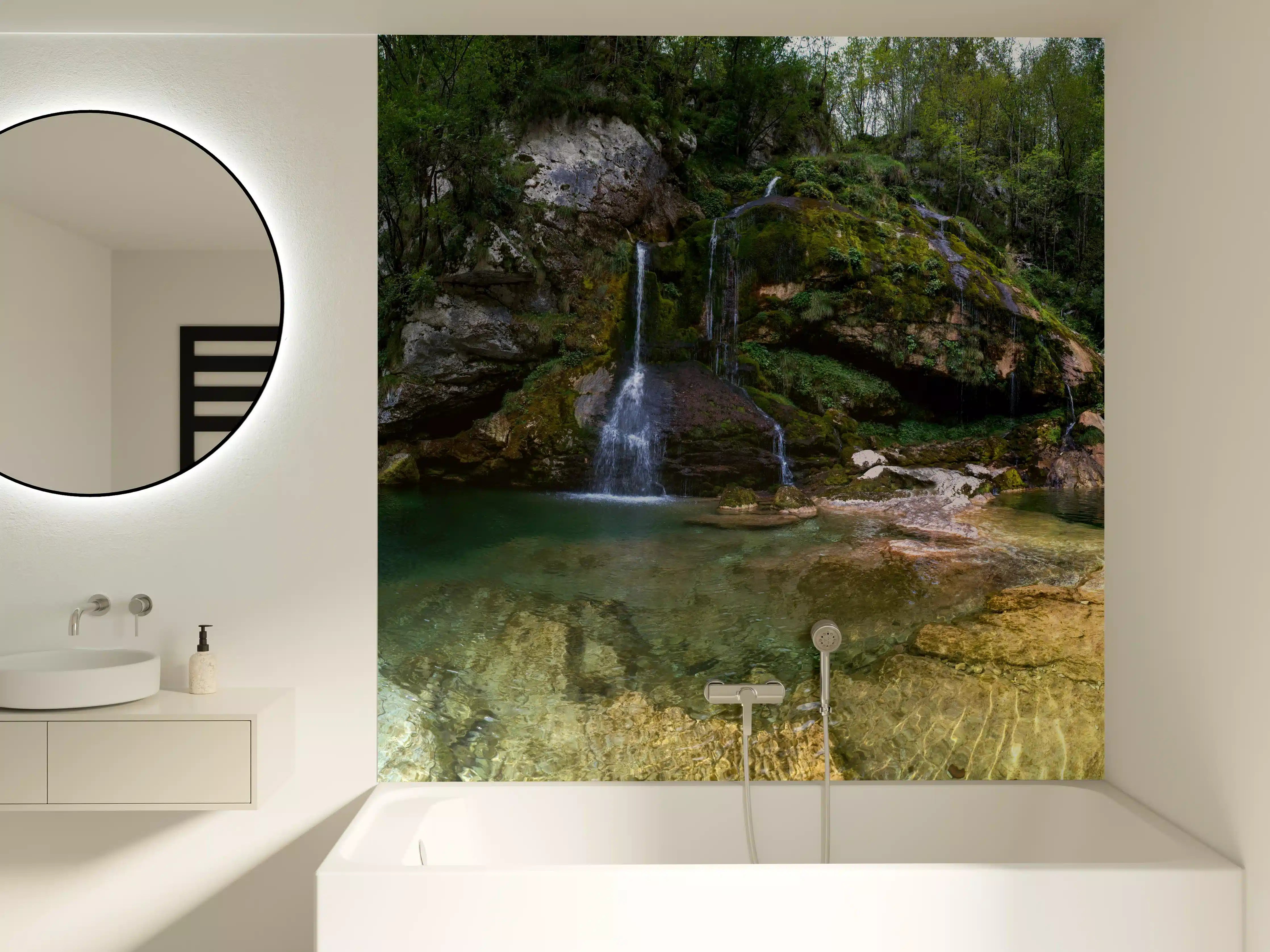 Badewannen-Rückwand - Sommerliche Atmosphäre in den Slowenischen Alpen