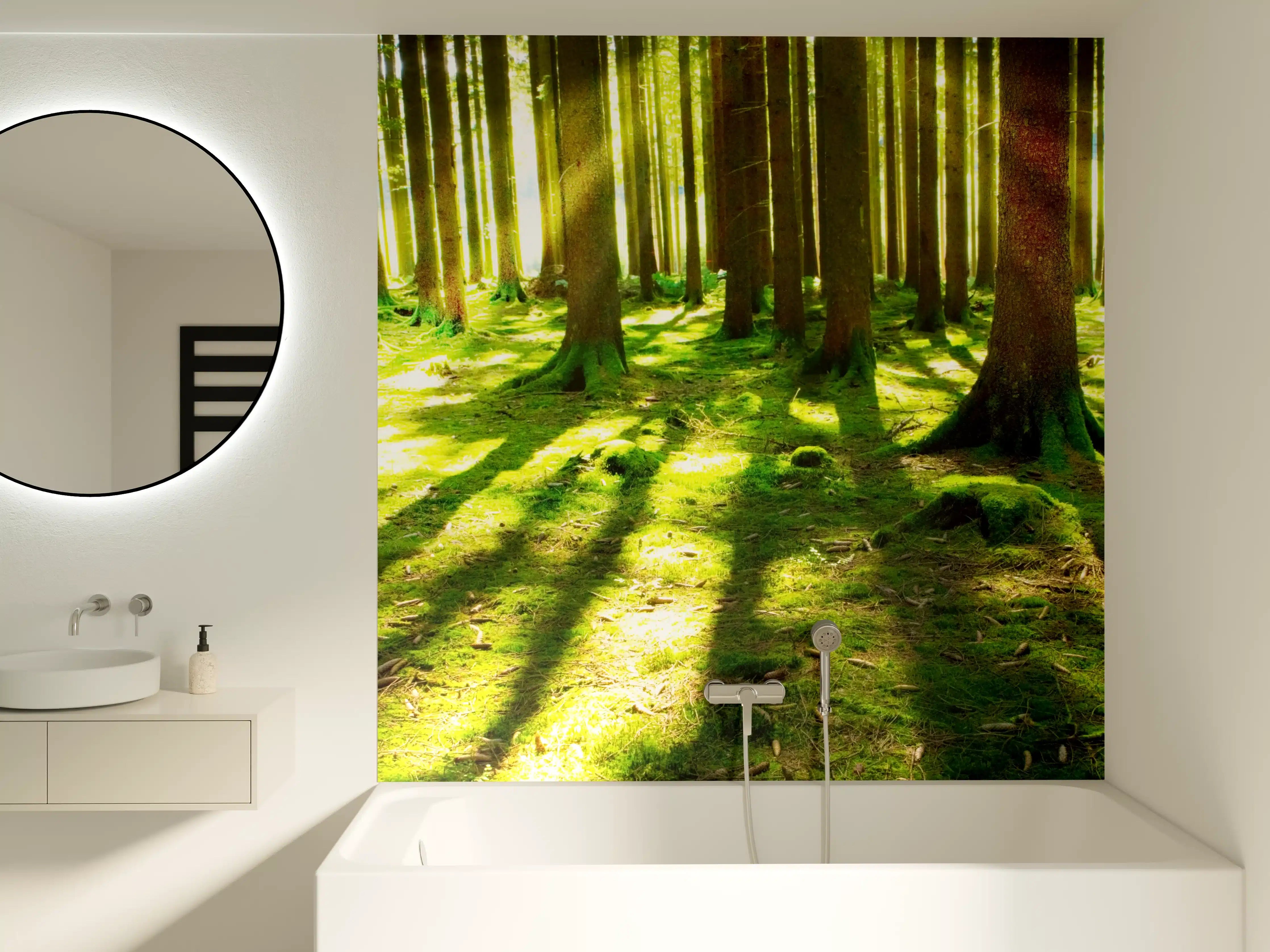 Badewannen-Rückwand - Sonnenlichteinschläge im grünen Wald